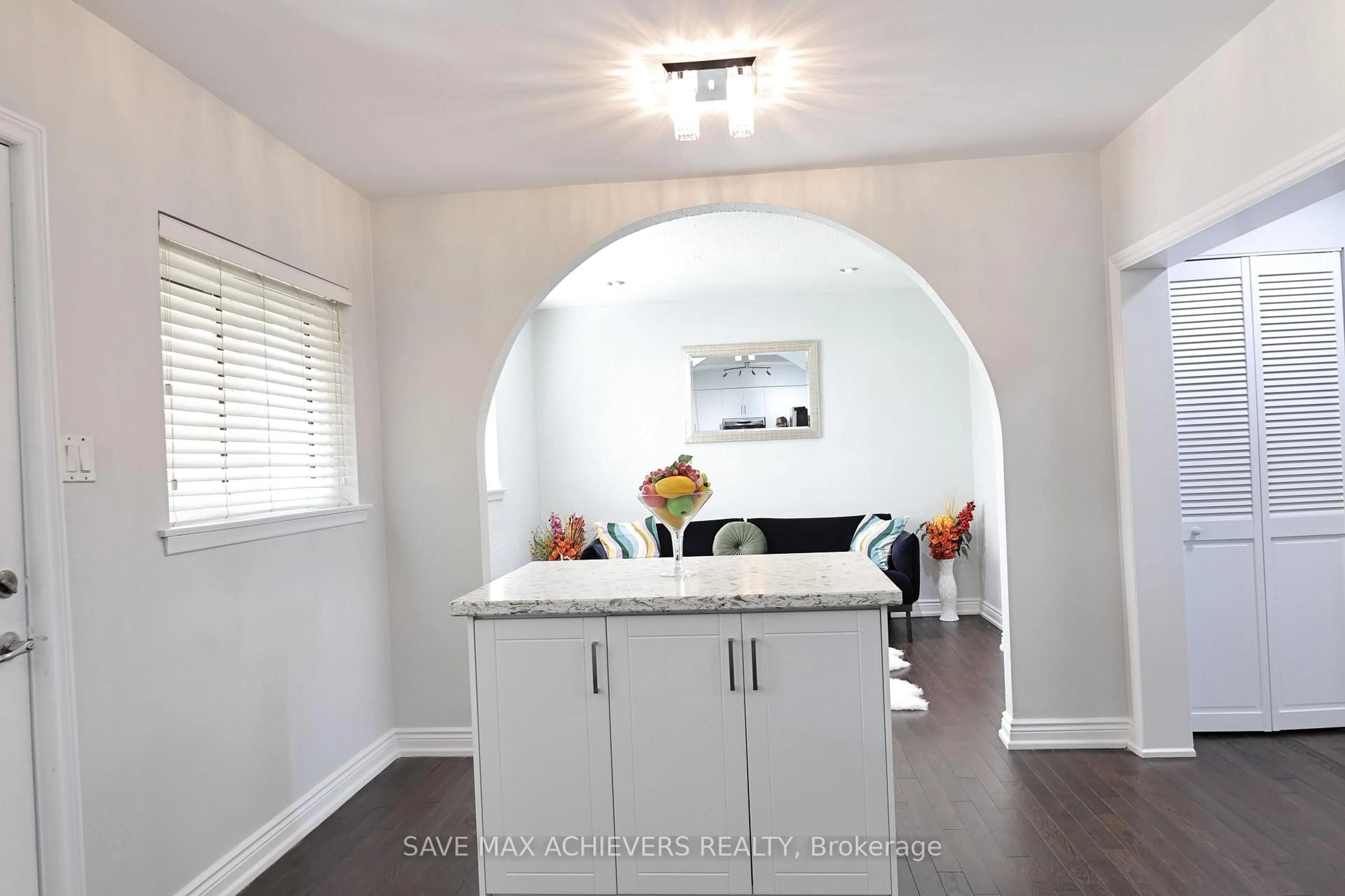 Open concept kitchen, unknown for 3286 Marlene Crt, Mississauga Ontario L4X 2N5