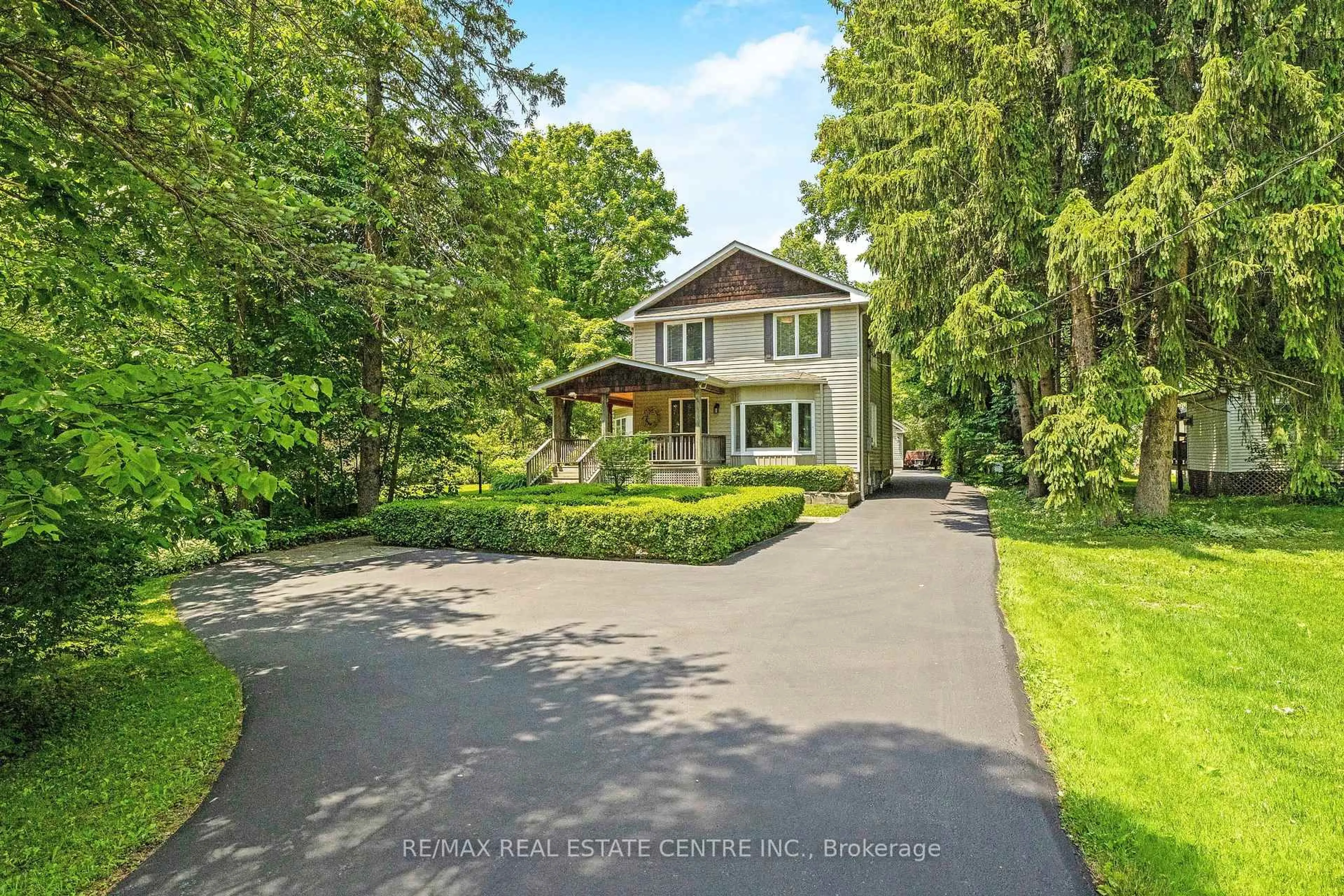 A pic from outside/outdoor area/front of a property/back of a property/a pic from drone, street for 209 Campbell Ave, Milton Ontario L0P 1B0