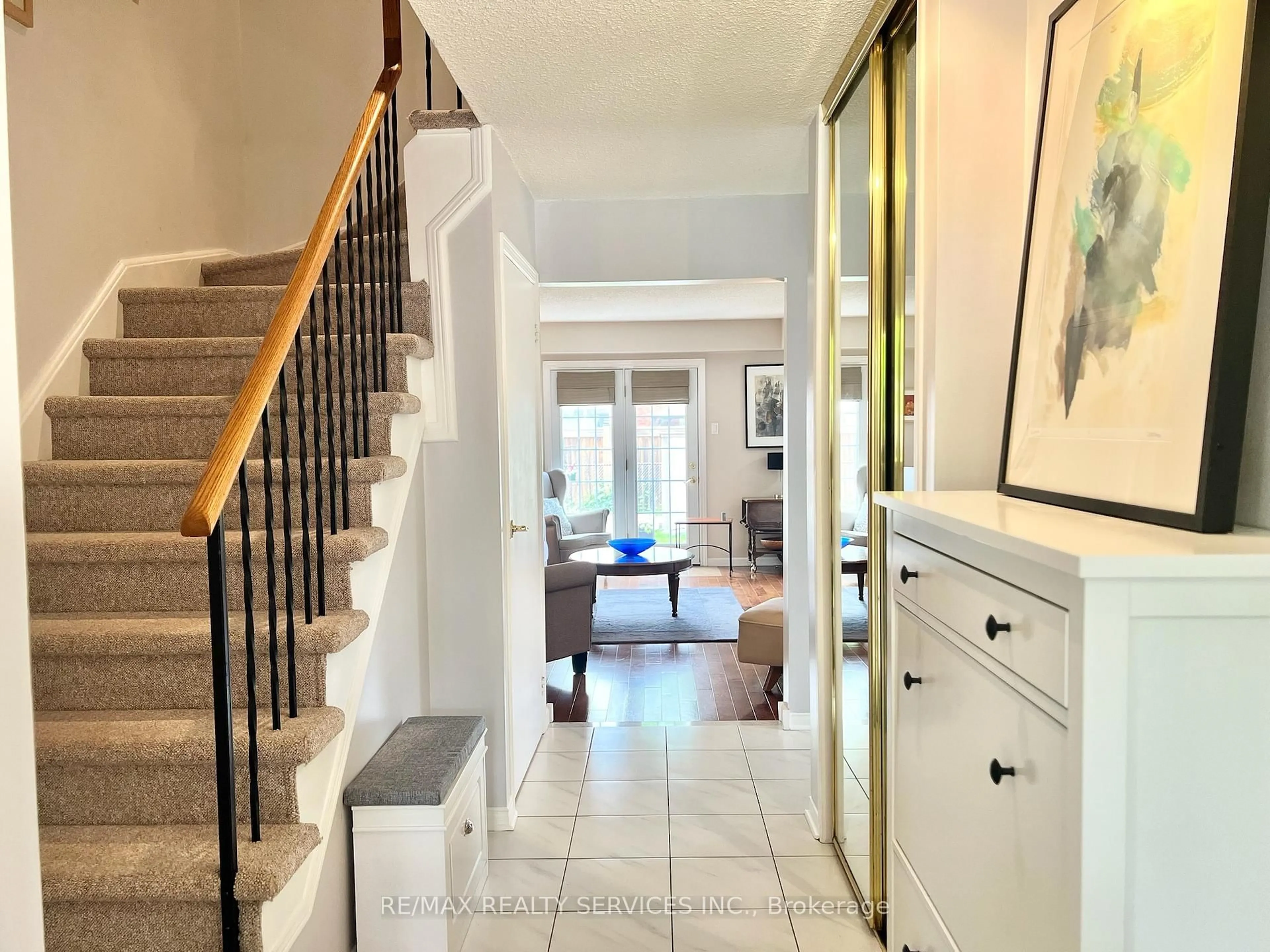 Indoor entryway for 3 Oleander Cres, Brampton Ontario L6Z 2C1