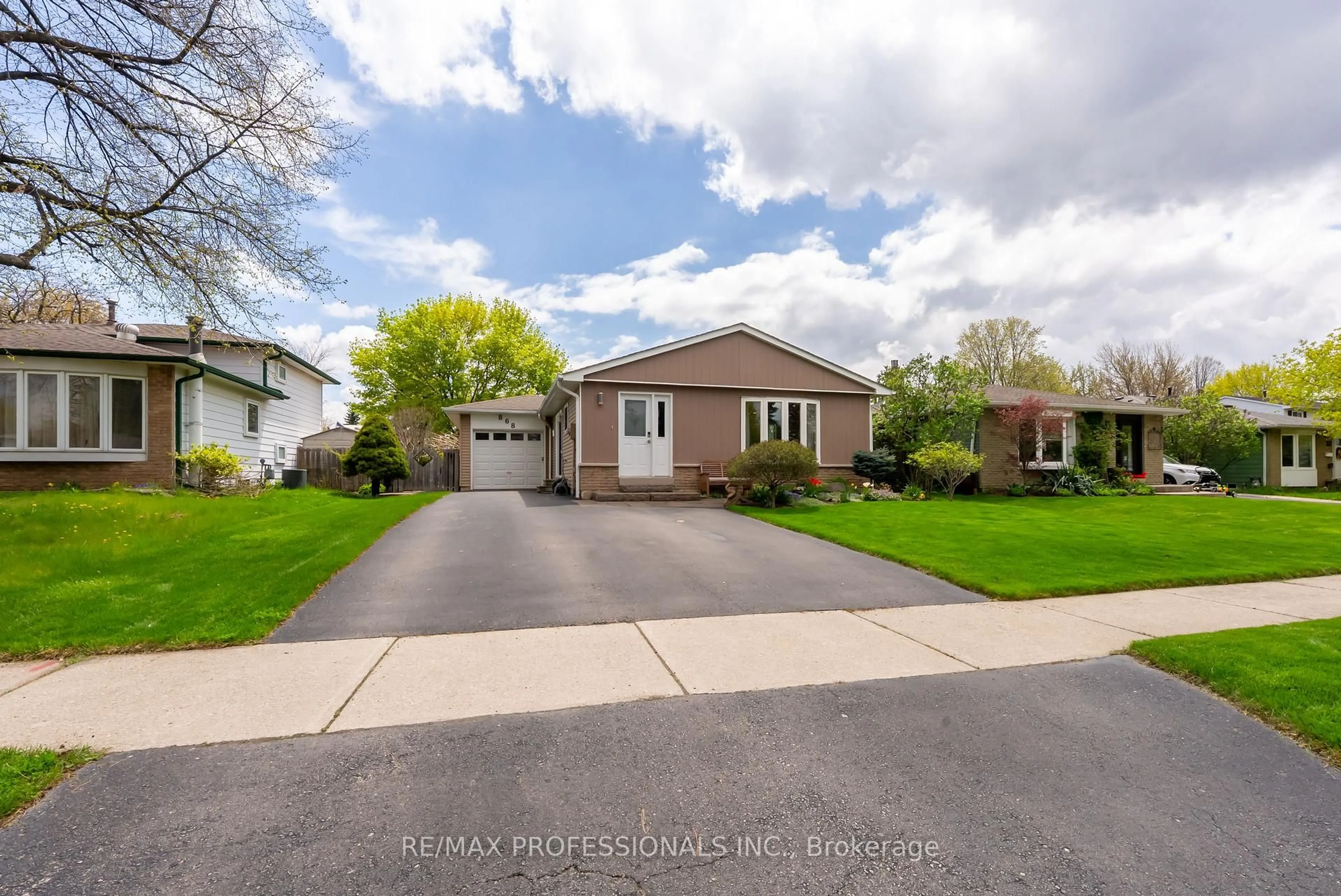 Unknown for 868 Governors Crt, Milton Ontario L9T 3W6