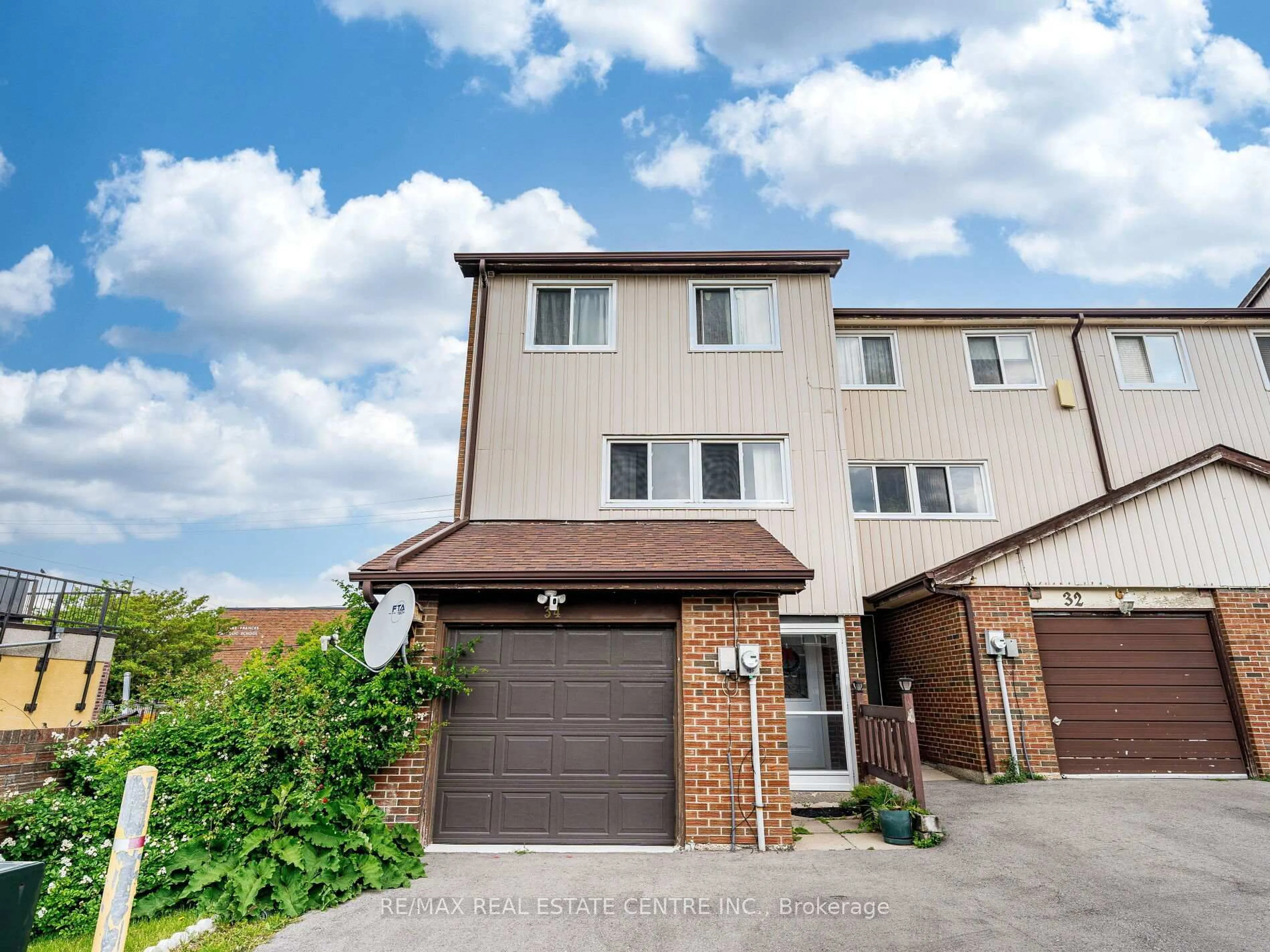 A pic from outside/outdoor area/front of a property/back of a property/a pic from drone, street for 34 San Roberto Way #1, Toronto Ontario M3L 2J5