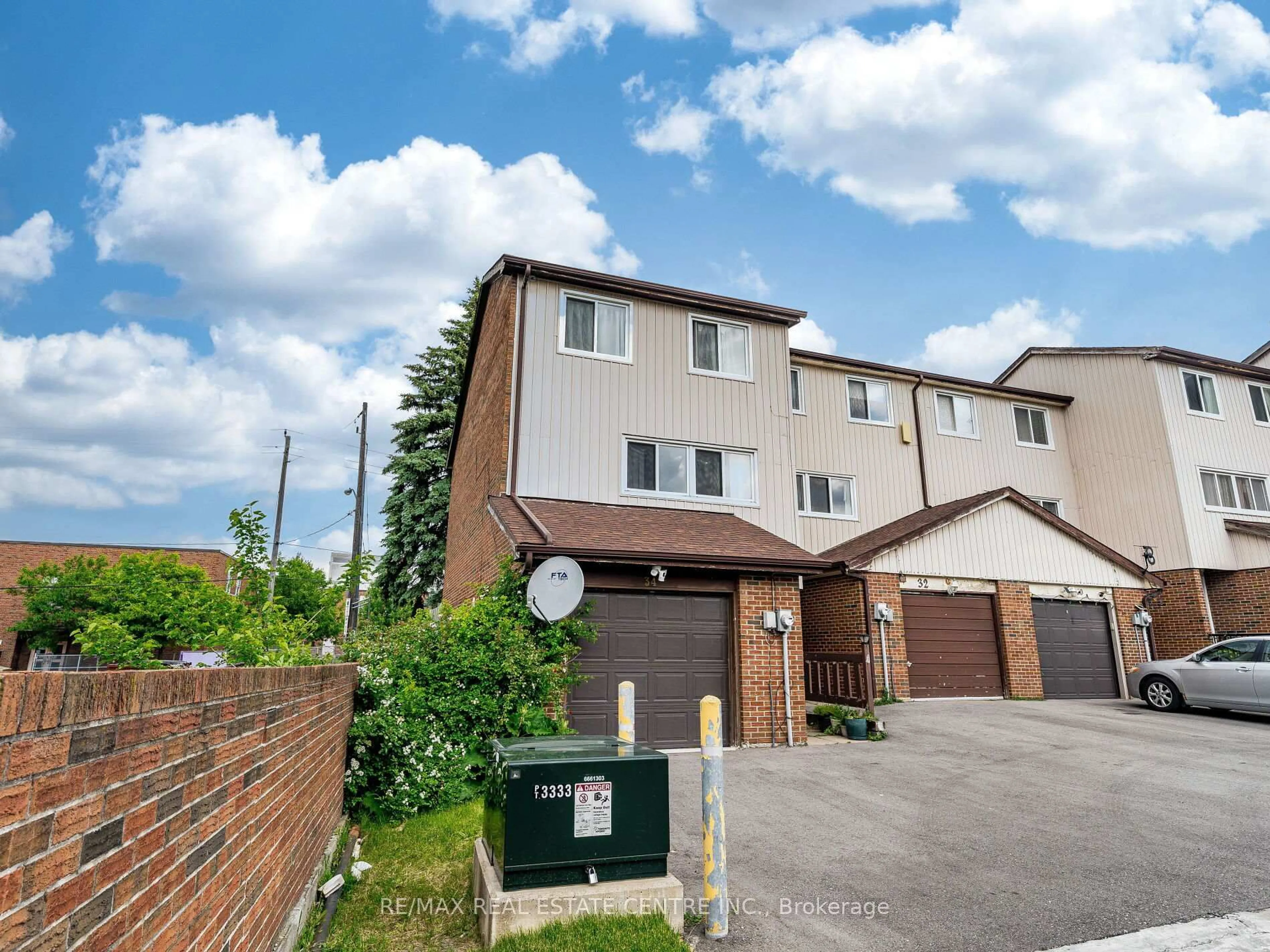 A pic from outside/outdoor area/front of a property/back of a property/a pic from drone, street for 34 San Roberto Way #1, Toronto Ontario M3L 2J5