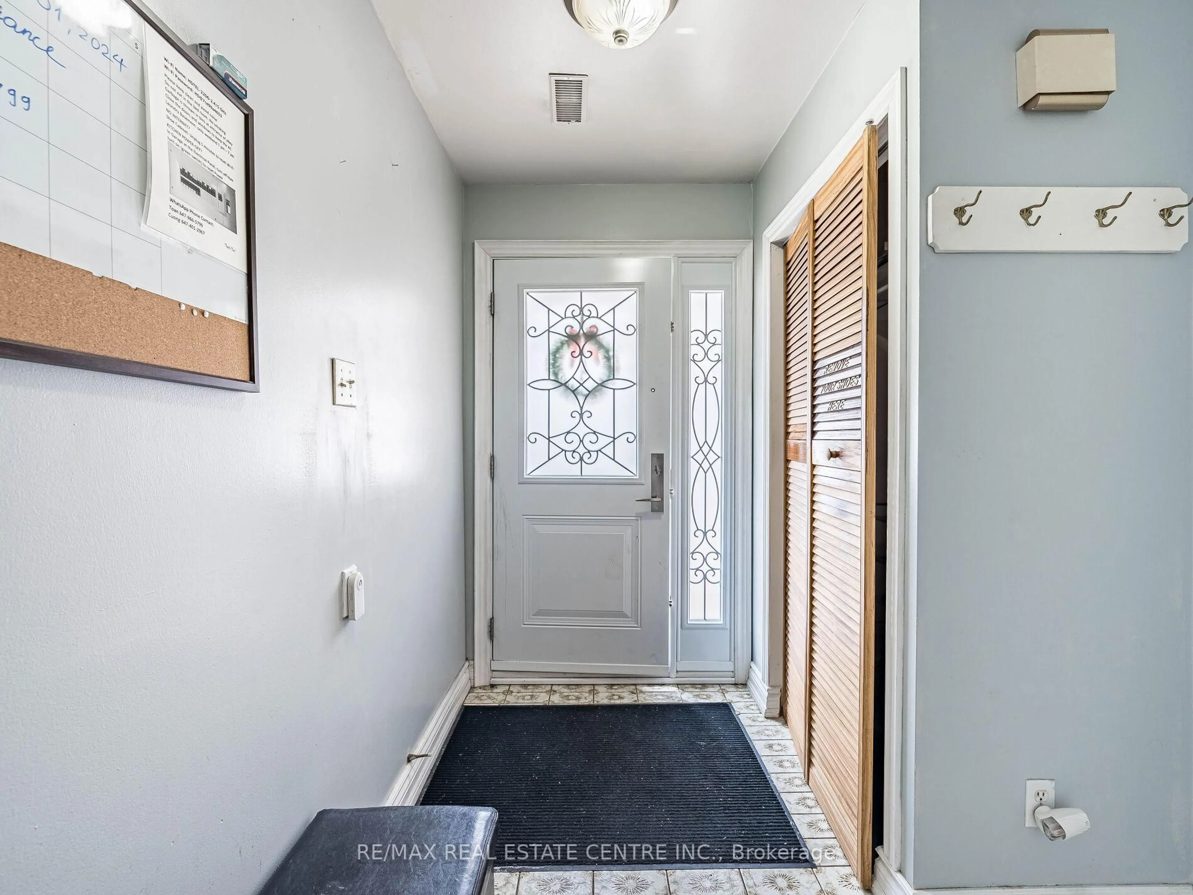 Indoor entryway for 34 San Roberto Way #1, Toronto Ontario M3L 2J5