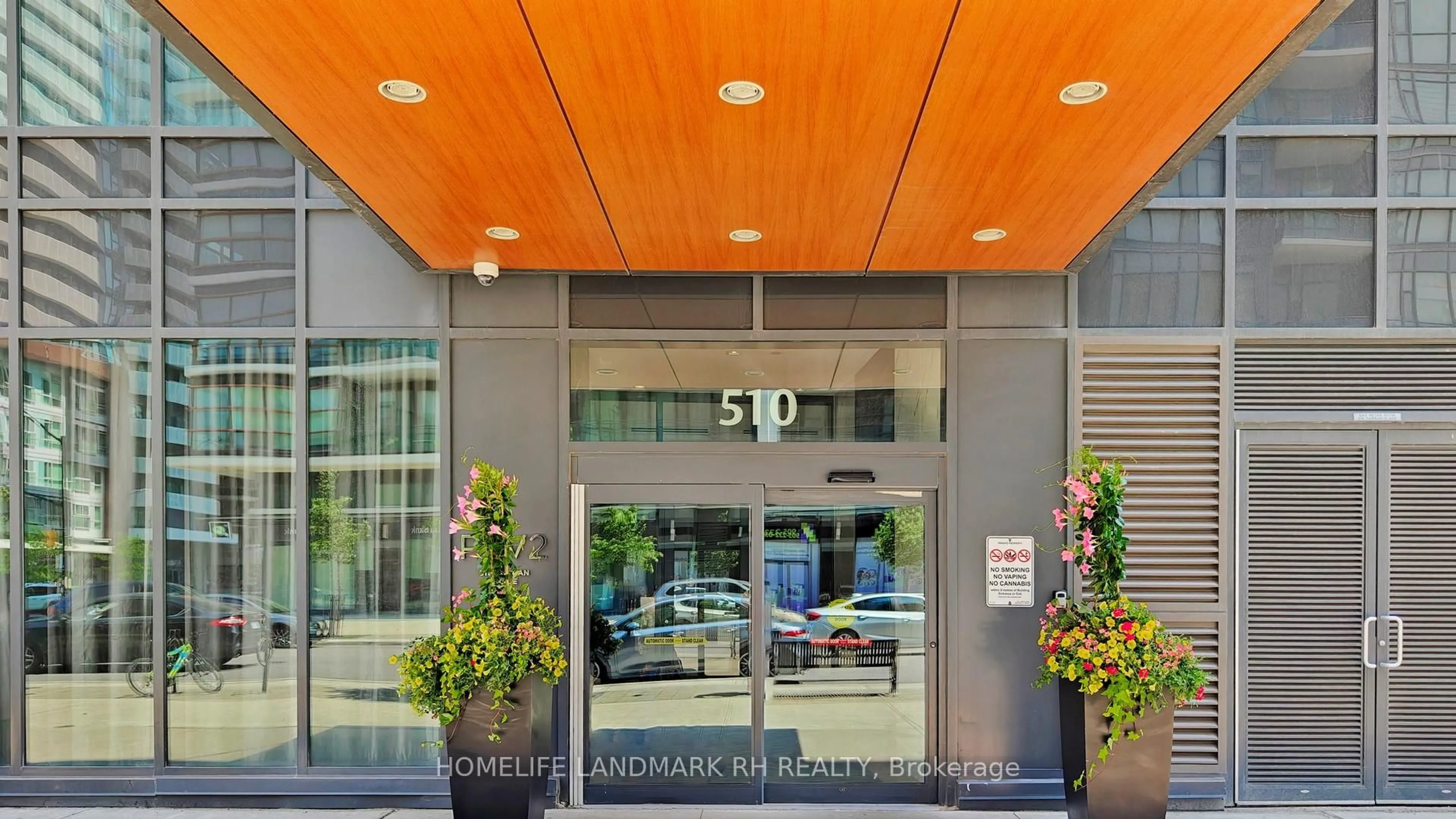 Indoor foyer for 510 Curran Pl #3907, Mississauga Ontario L5B 0J8
