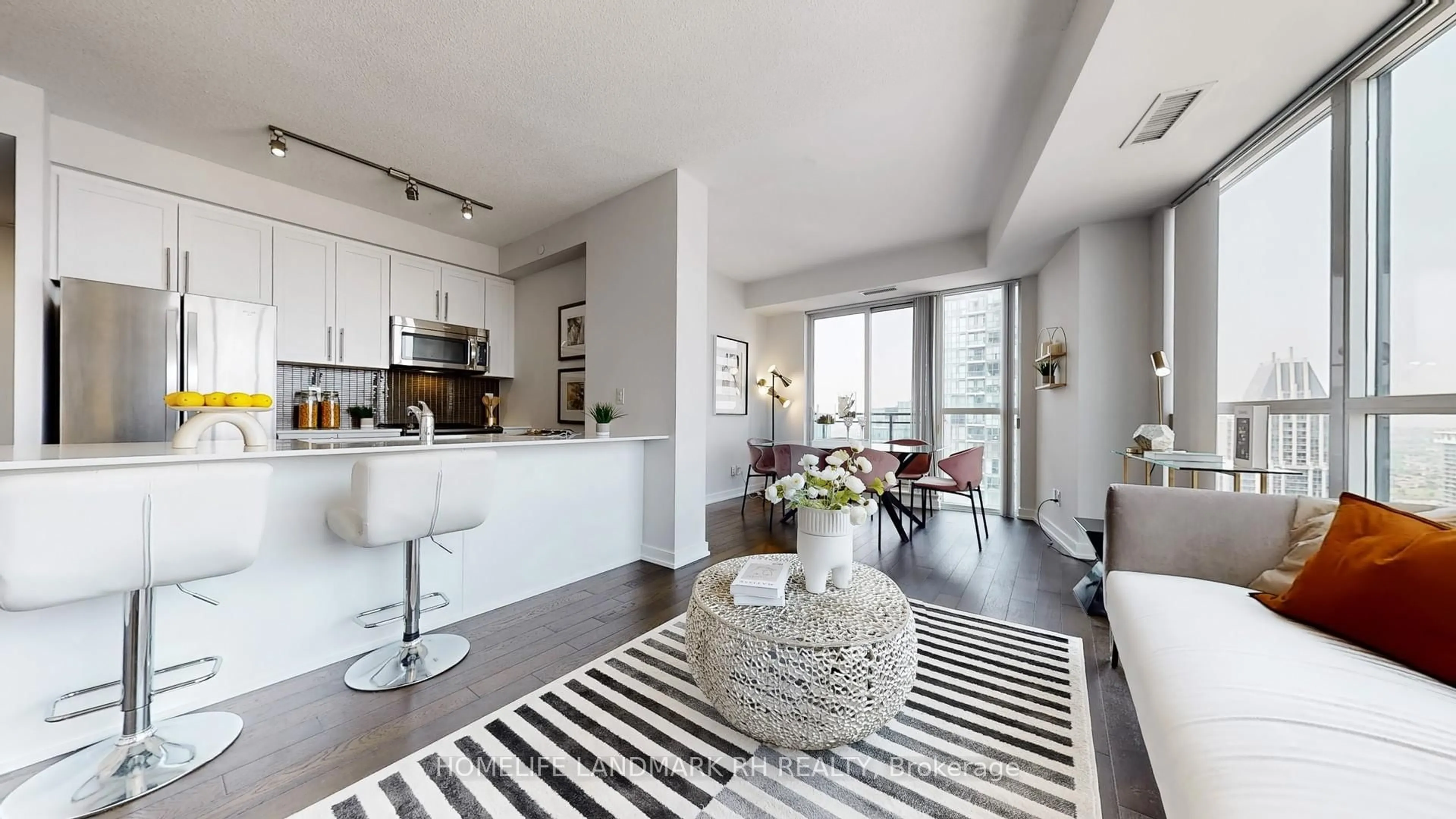 Open concept kitchen, unknown for 510 Curran Pl #3907, Mississauga Ontario L5B 0J8