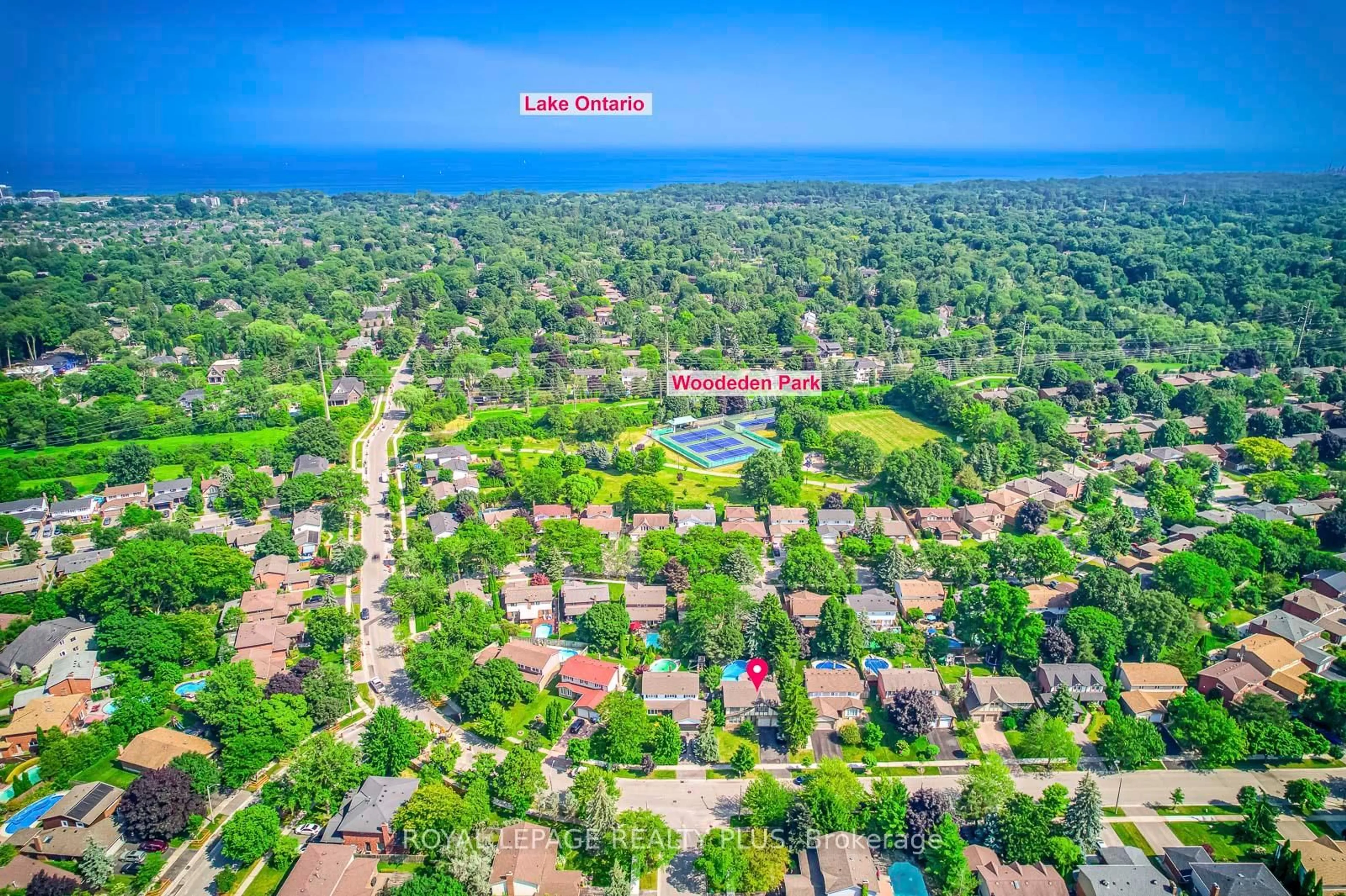 A pic from outside/outdoor area/front of a property/back of a property/a pic from drone, unknown for 1628 Woodeden Dr, Mississauga Ontario L5H 3S5