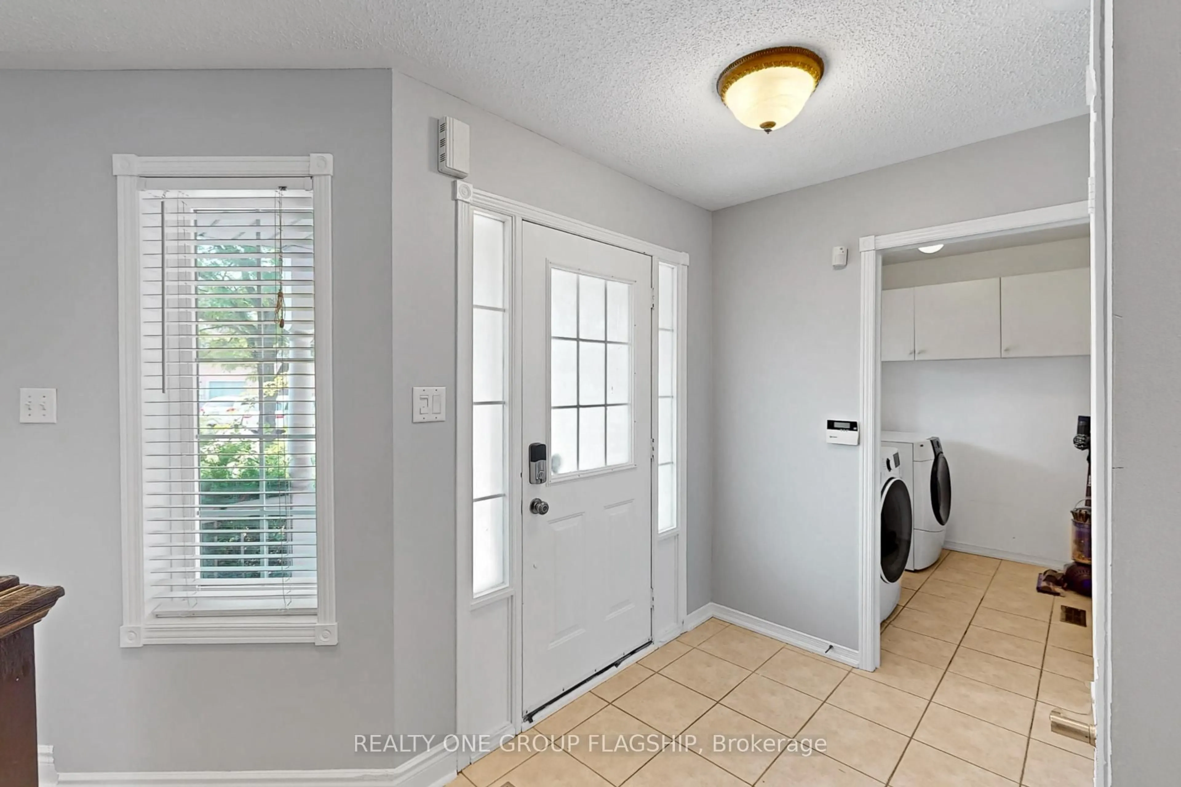 Indoor entryway for 42 Monaco Crt, Brampton Ontario L7A 1X4