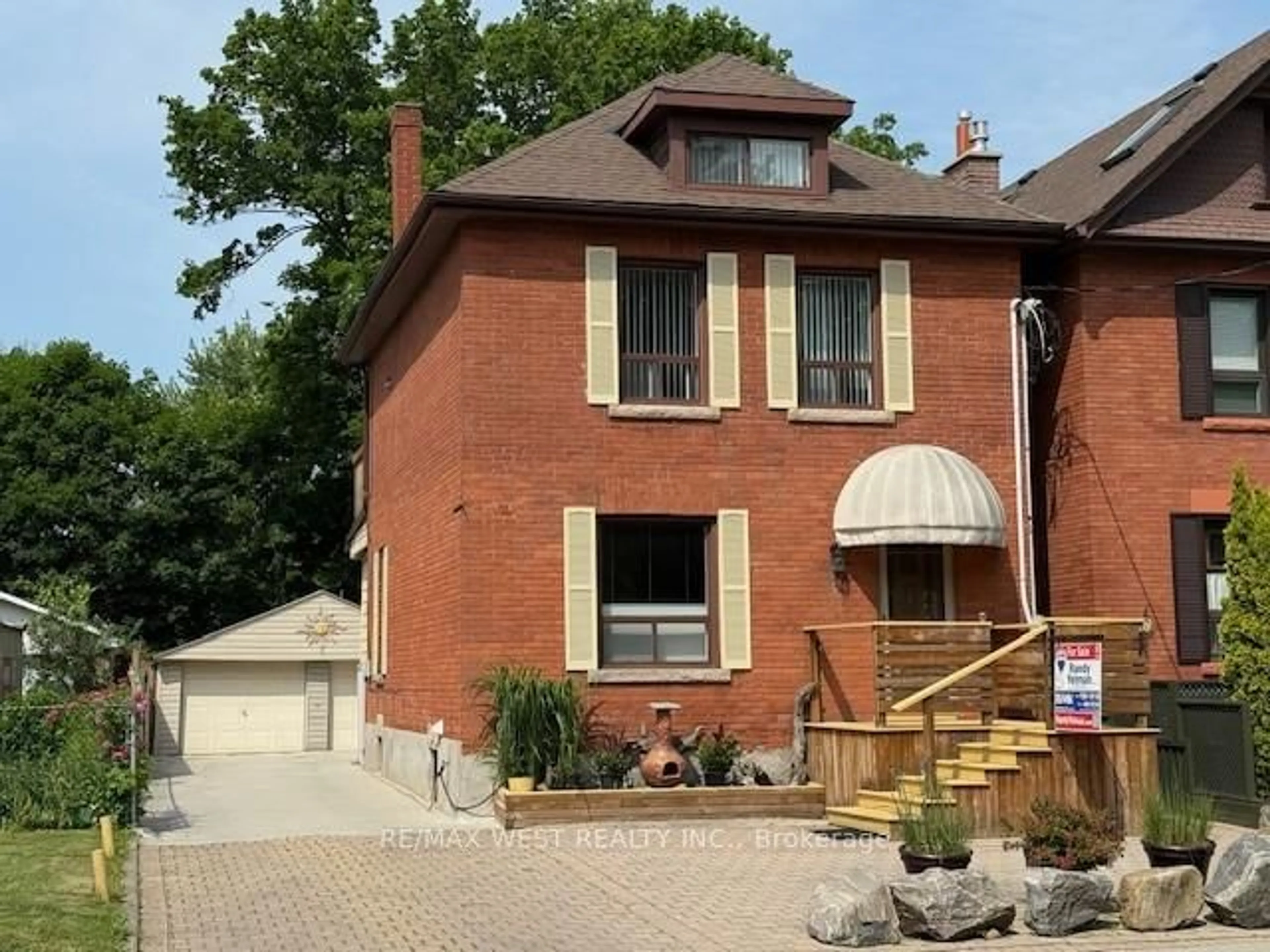Home with brick exterior material, street for 450 Quebec Ave, Toronto Ontario M6P 2V4