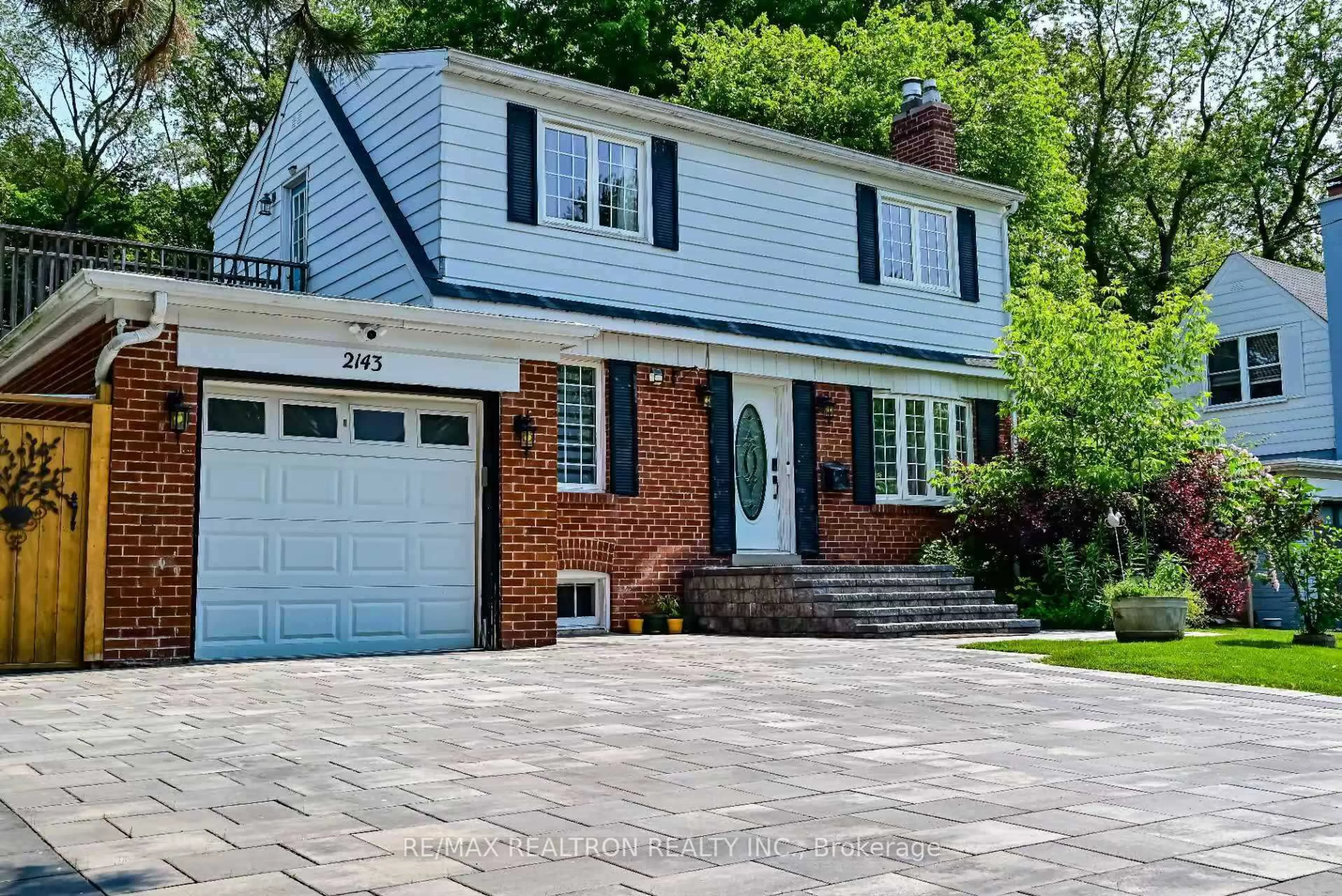 Home with brick exterior material, street for 2143 Russett Rd, Mississauga Ontario L4Y 1C2
