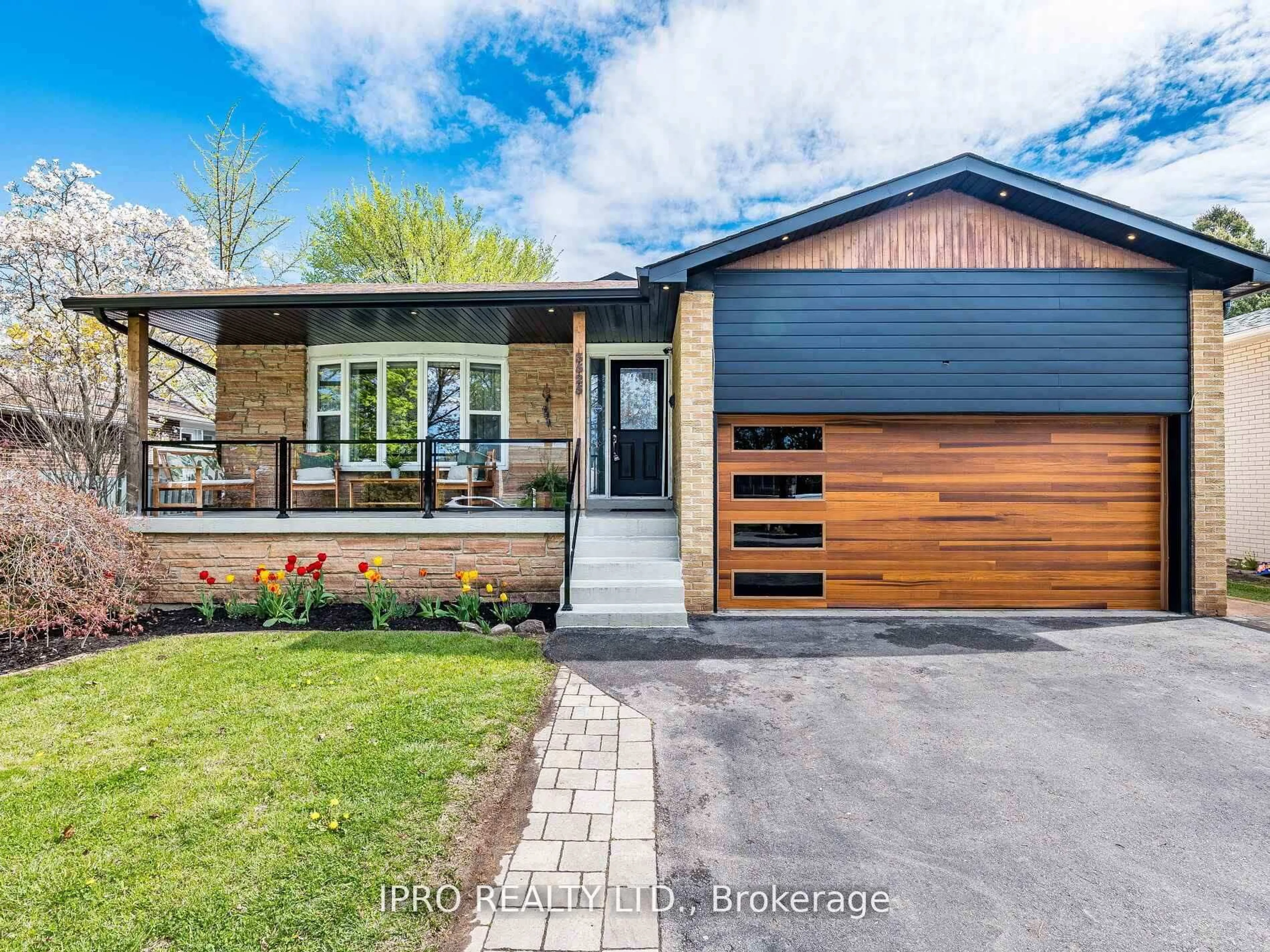 Home with brick exterior material, street for 3525 Burningelm Cres, Mississauga Ontario L4Y 3L2