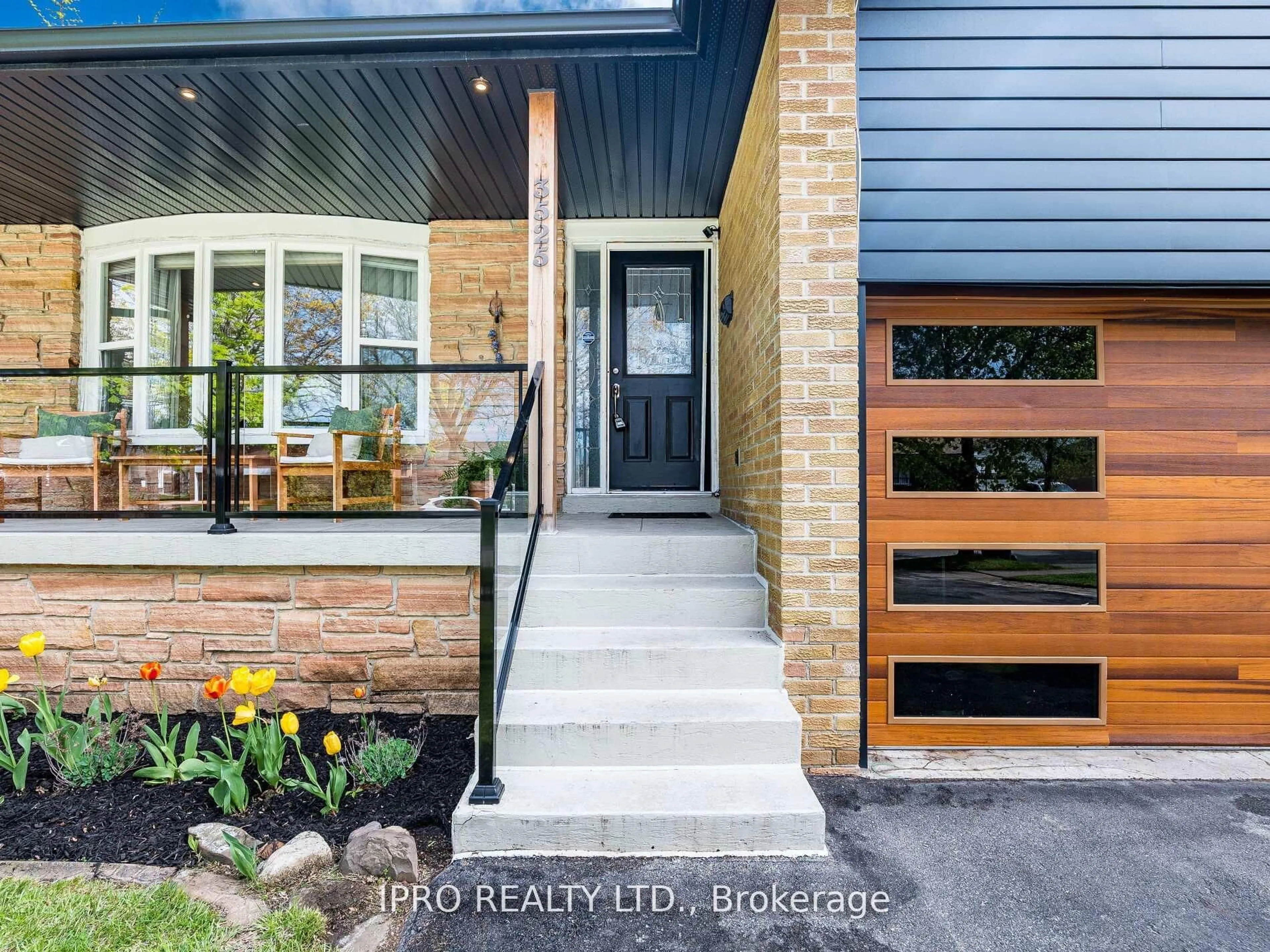 Home with brick exterior material, street for 3525 Burningelm Cres, Mississauga Ontario L4Y 3L2