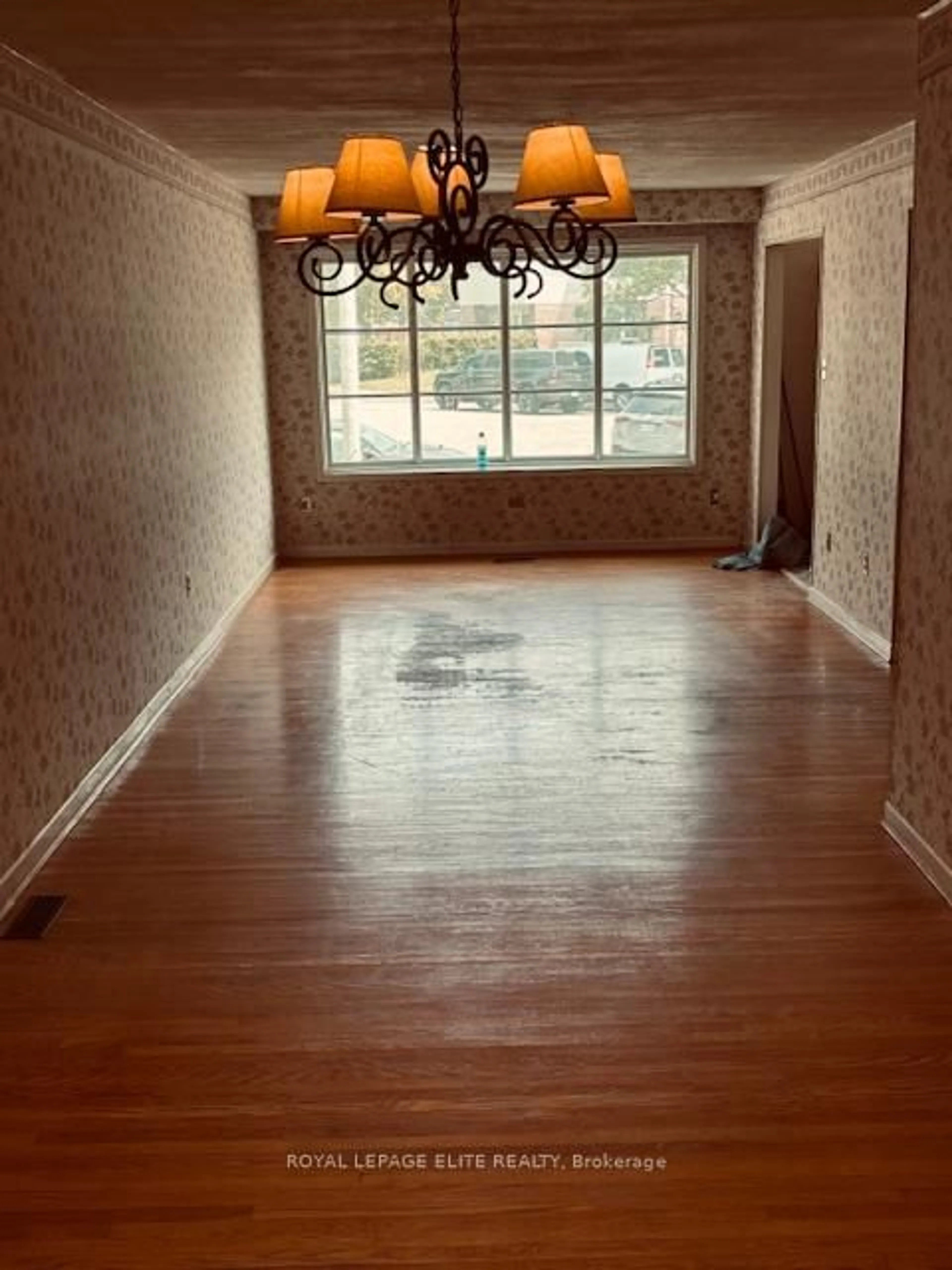 A pic of a room for 873 HOLLYHILL Crt, Mississauga Ontario L4Y 2E2