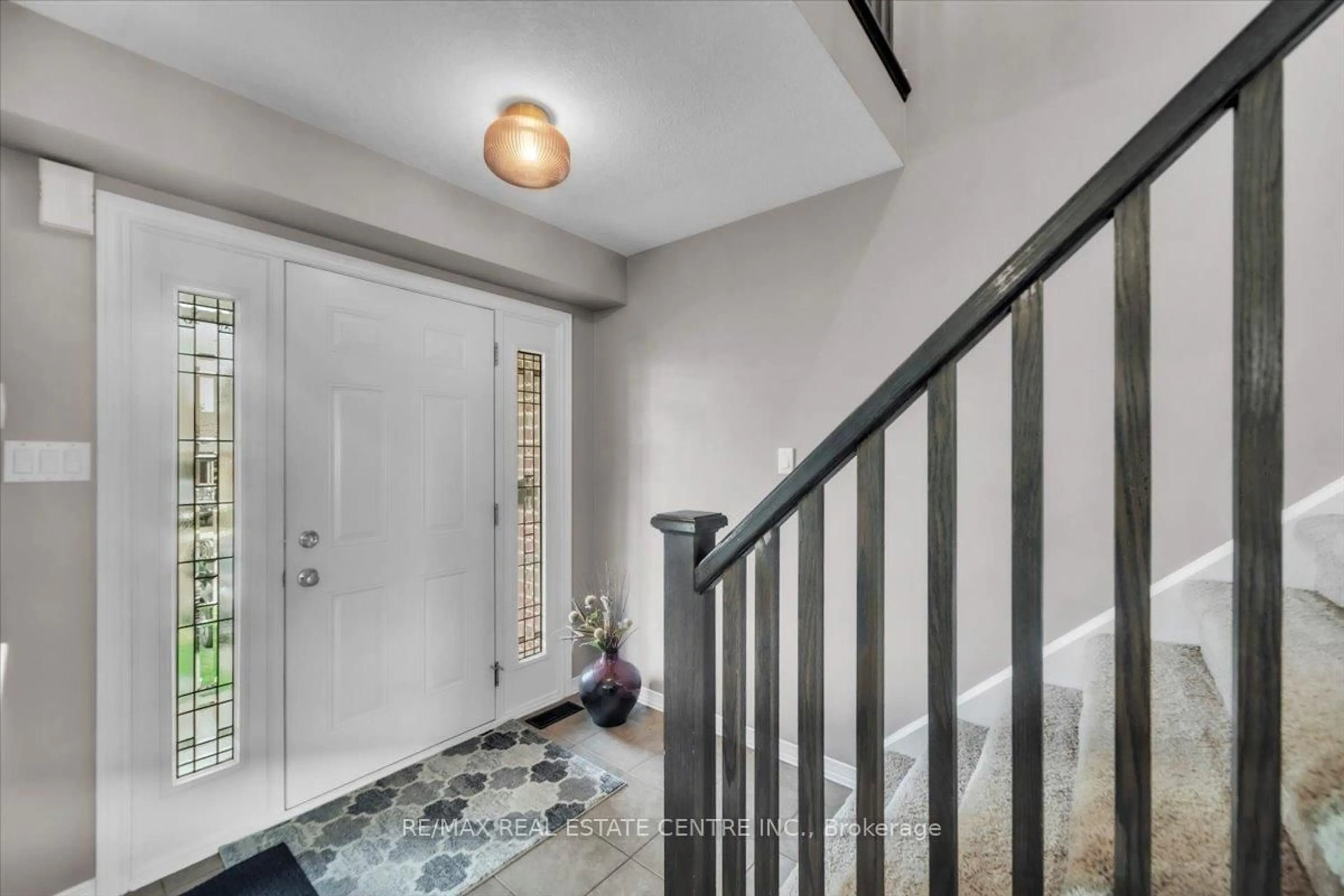 Indoor entryway for 6 Mason St, Orangeville Ontario L9W 1K1