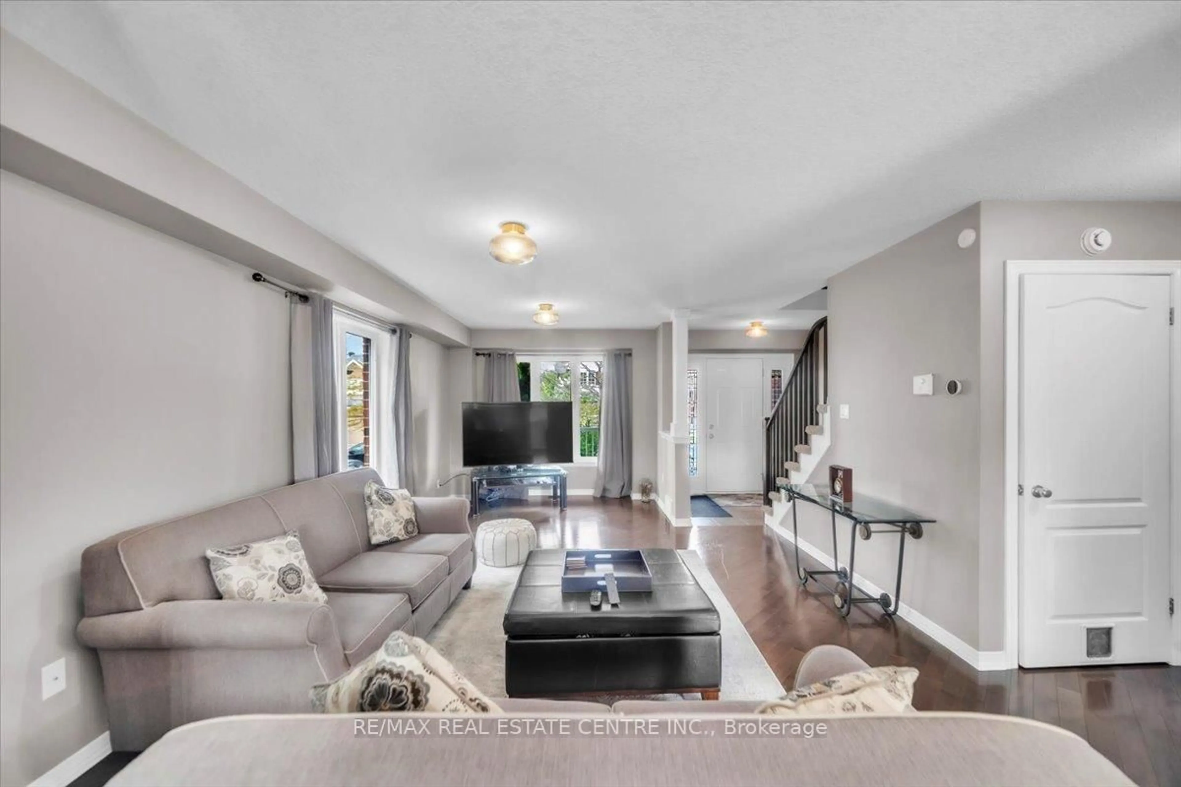 Living room with furniture, unknown for 6 Mason St, Orangeville Ontario L9W 1K1