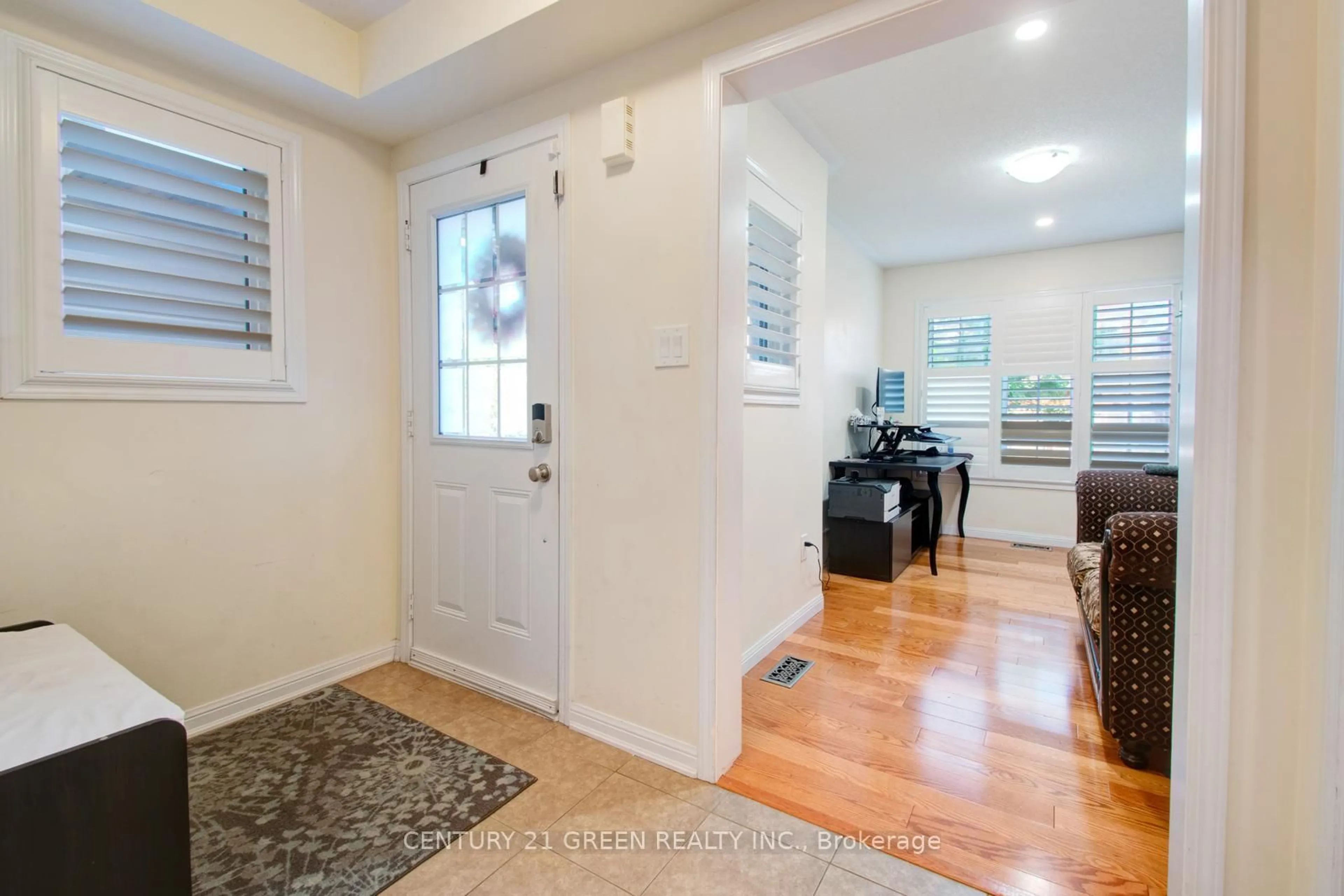 Indoor entryway for 26 Killick Rd, Brampton Ontario L7A 0Y6