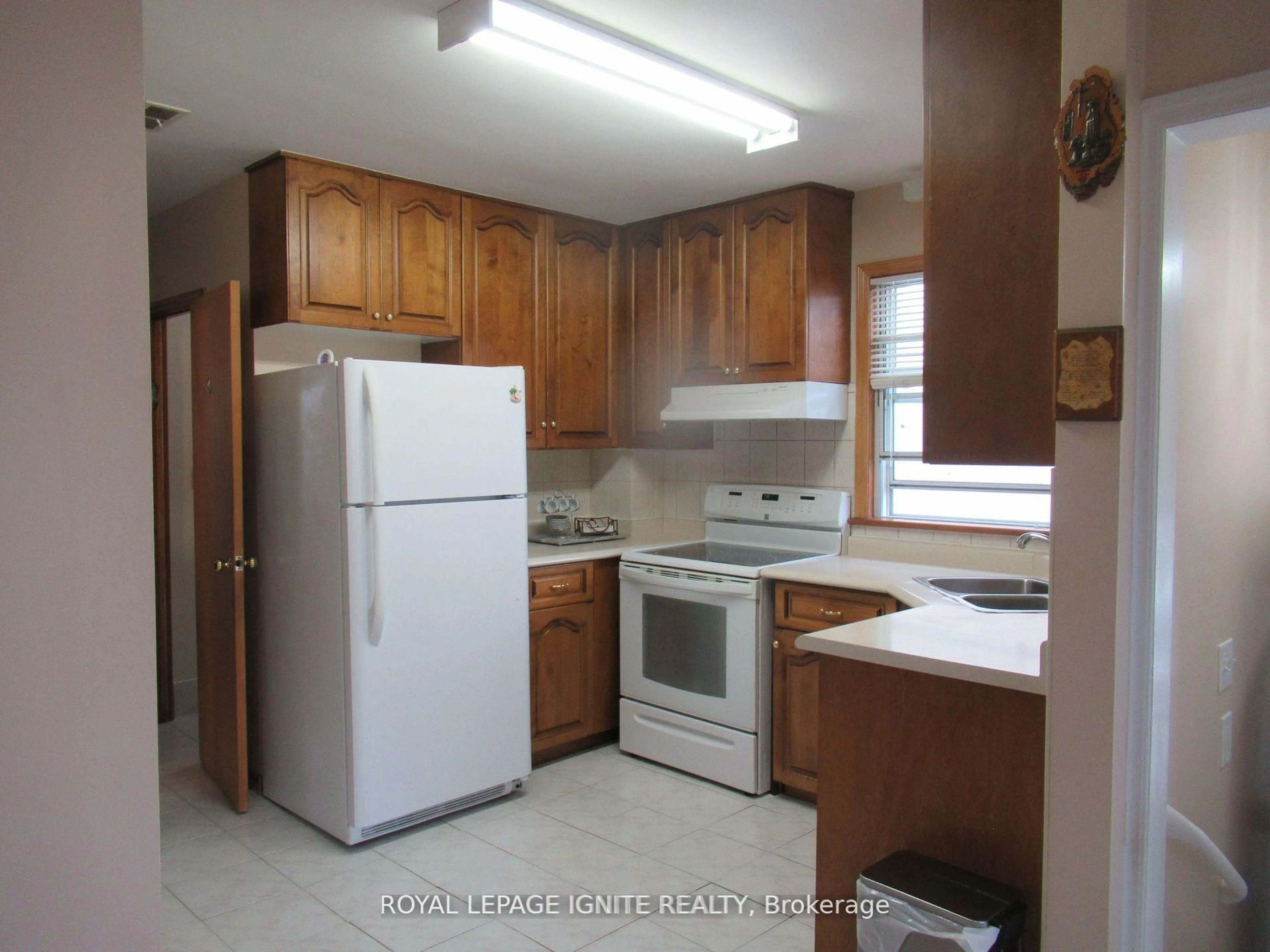 Standard kitchen, unknown for 12 Stephen Dr, Toronto Ontario M8Y 3M5