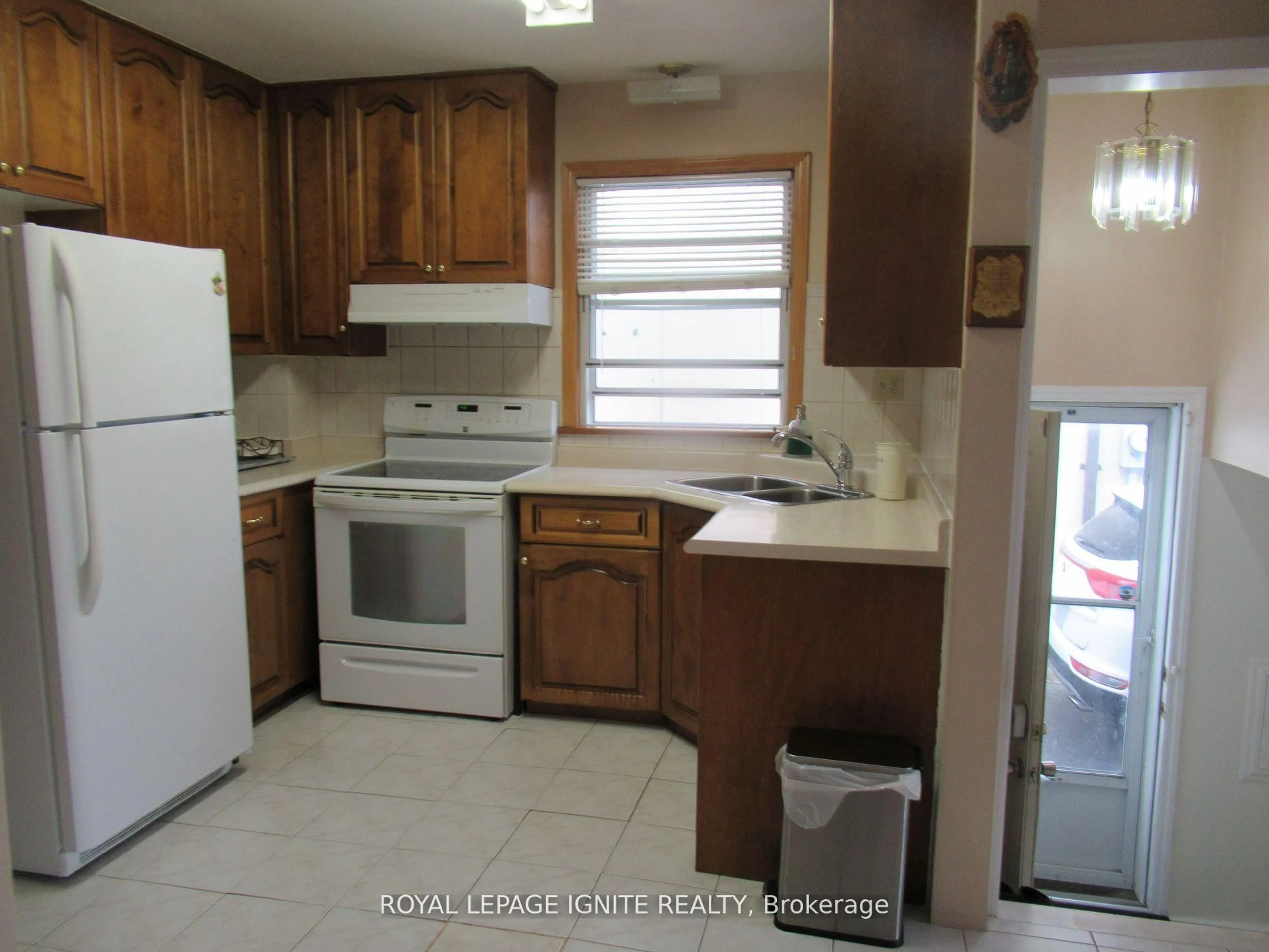 Standard kitchen, ceramic/tile floor for 12 Stephen Dr, Toronto Ontario M8Y 3M5