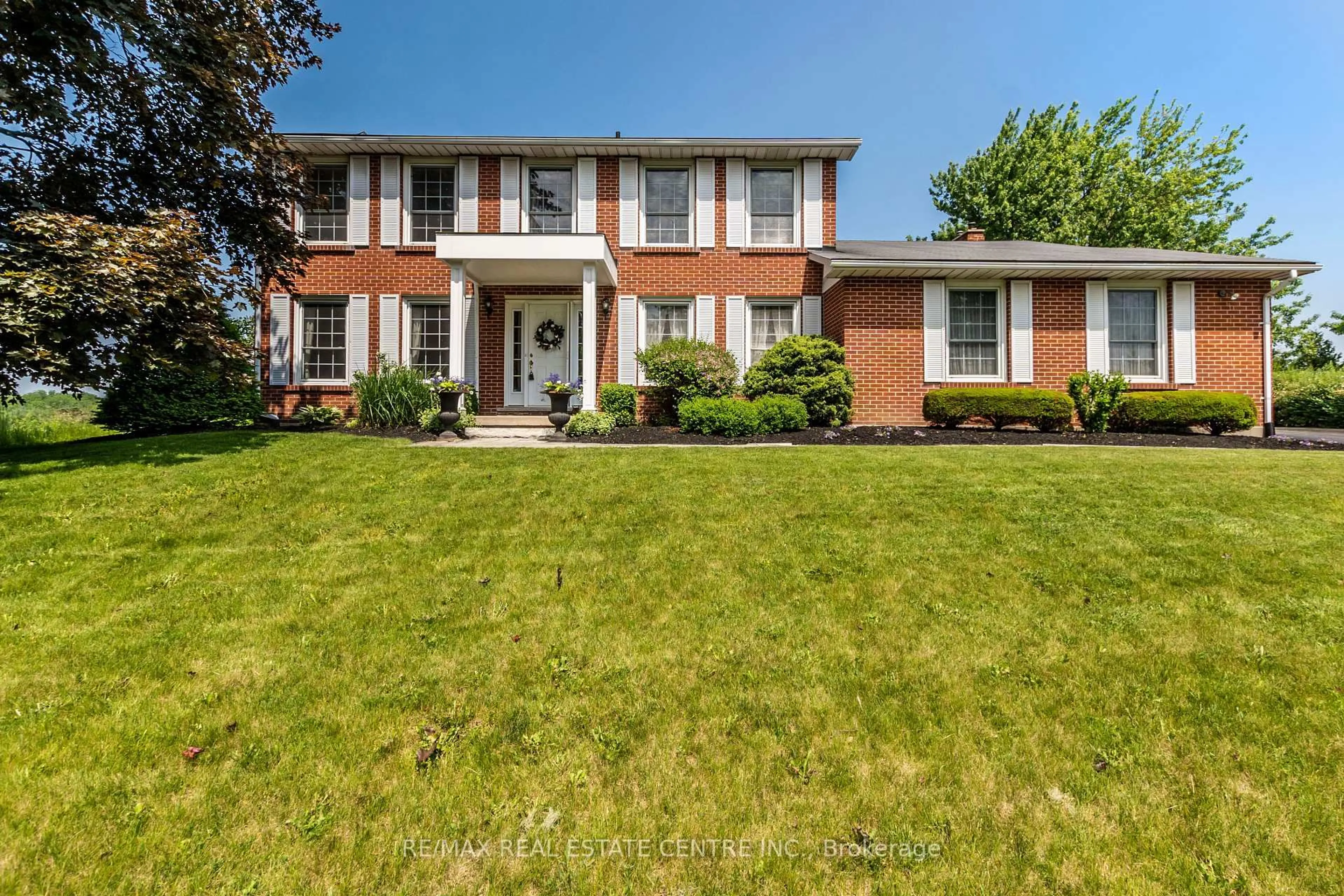 Home with brick exterior material, street for 2151 1 Sdrd, Burlington Ontario L7P 0S3