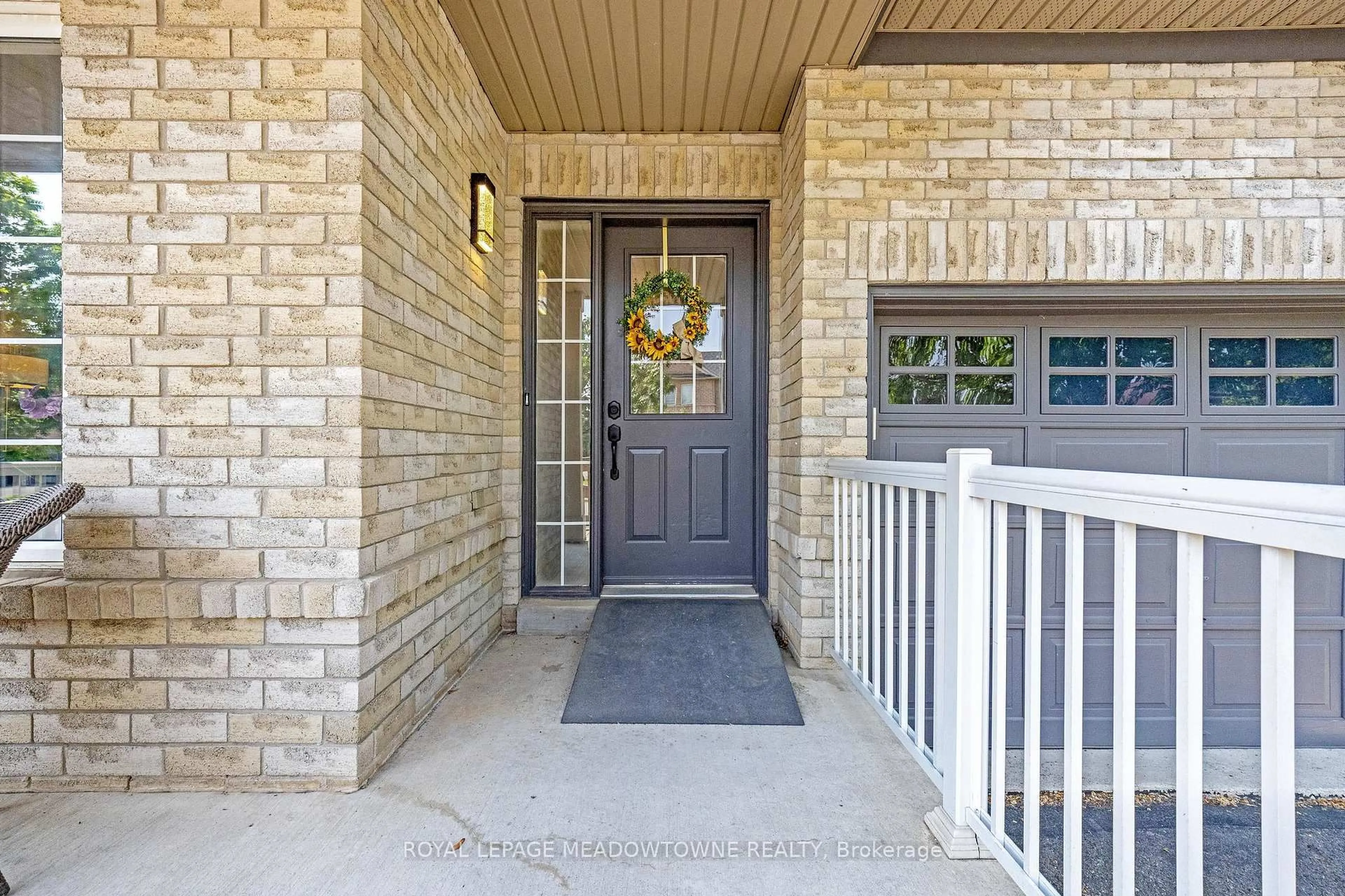 Indoor entryway for 996 Vickerman Way, Milton Ontario L9T 0J6