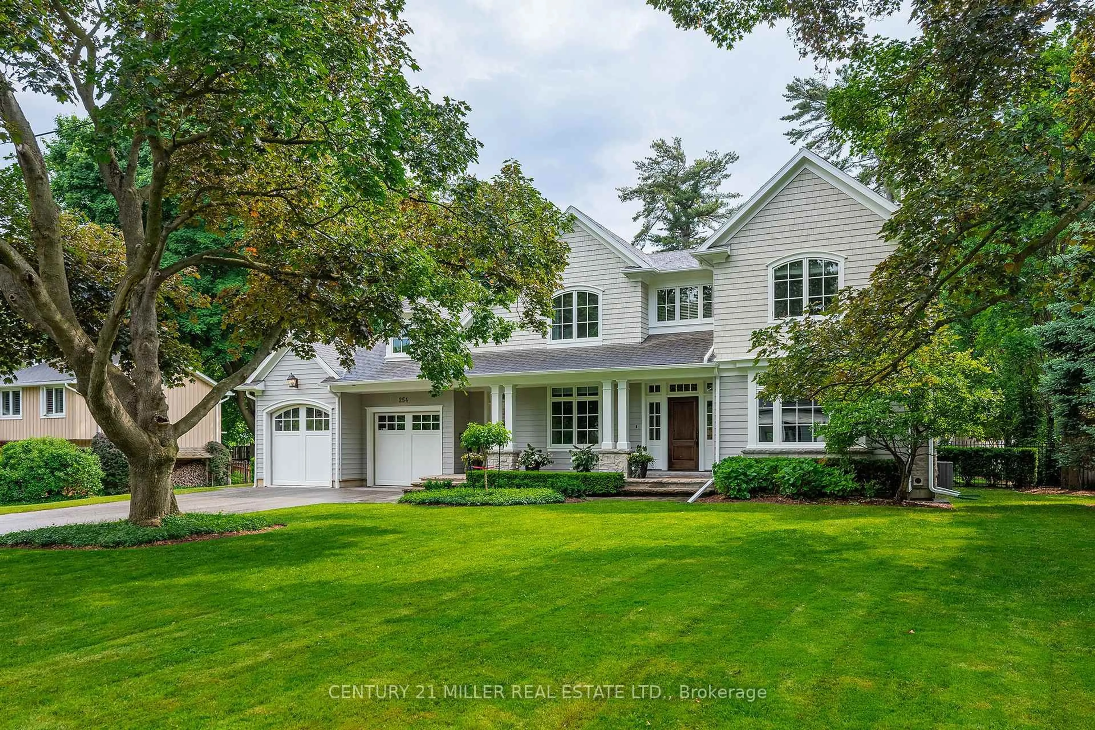 Home with vinyl exterior material, street for 254 Albion Ave, Oakville Ontario L6J 4T5