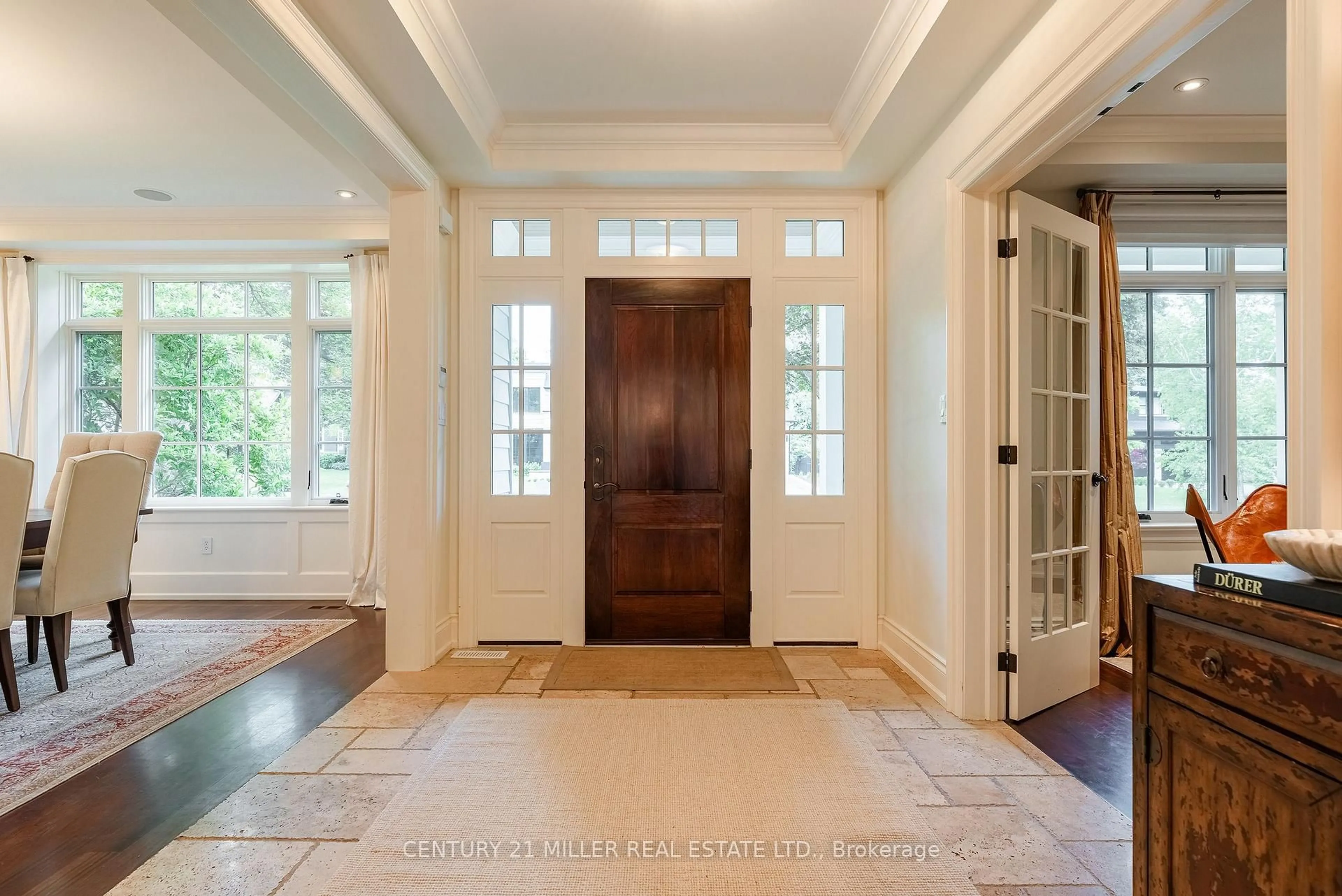 Indoor entryway for 254 Albion Ave, Oakville Ontario L6J 4T5