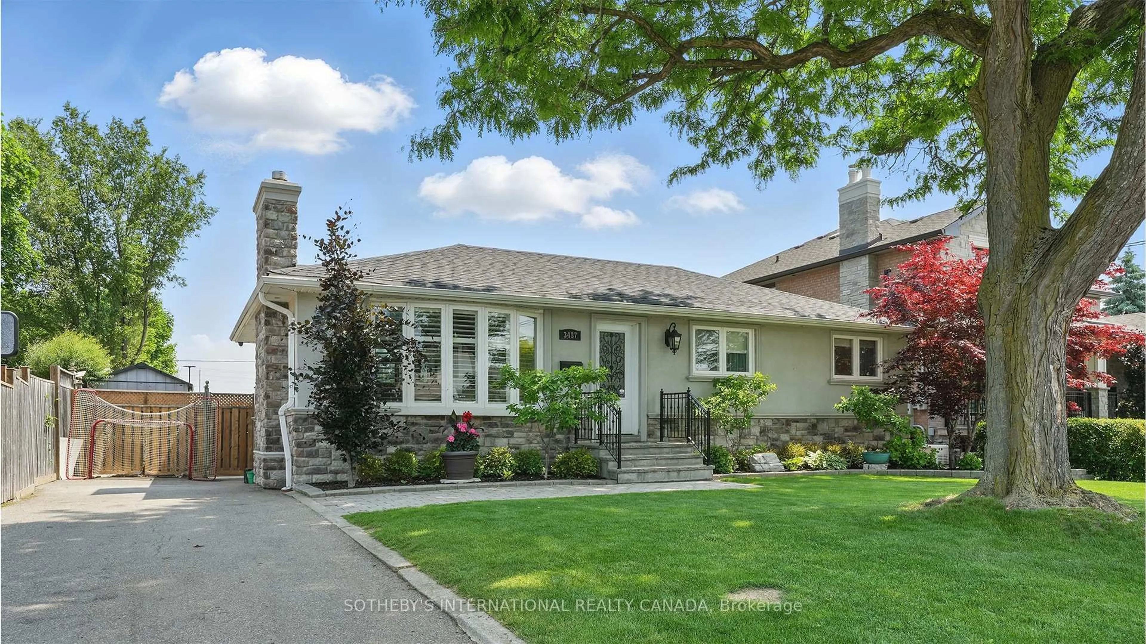 Home with brick exterior material, street for 3487 Yale Rd, Mississauga Ontario L5A 2V4