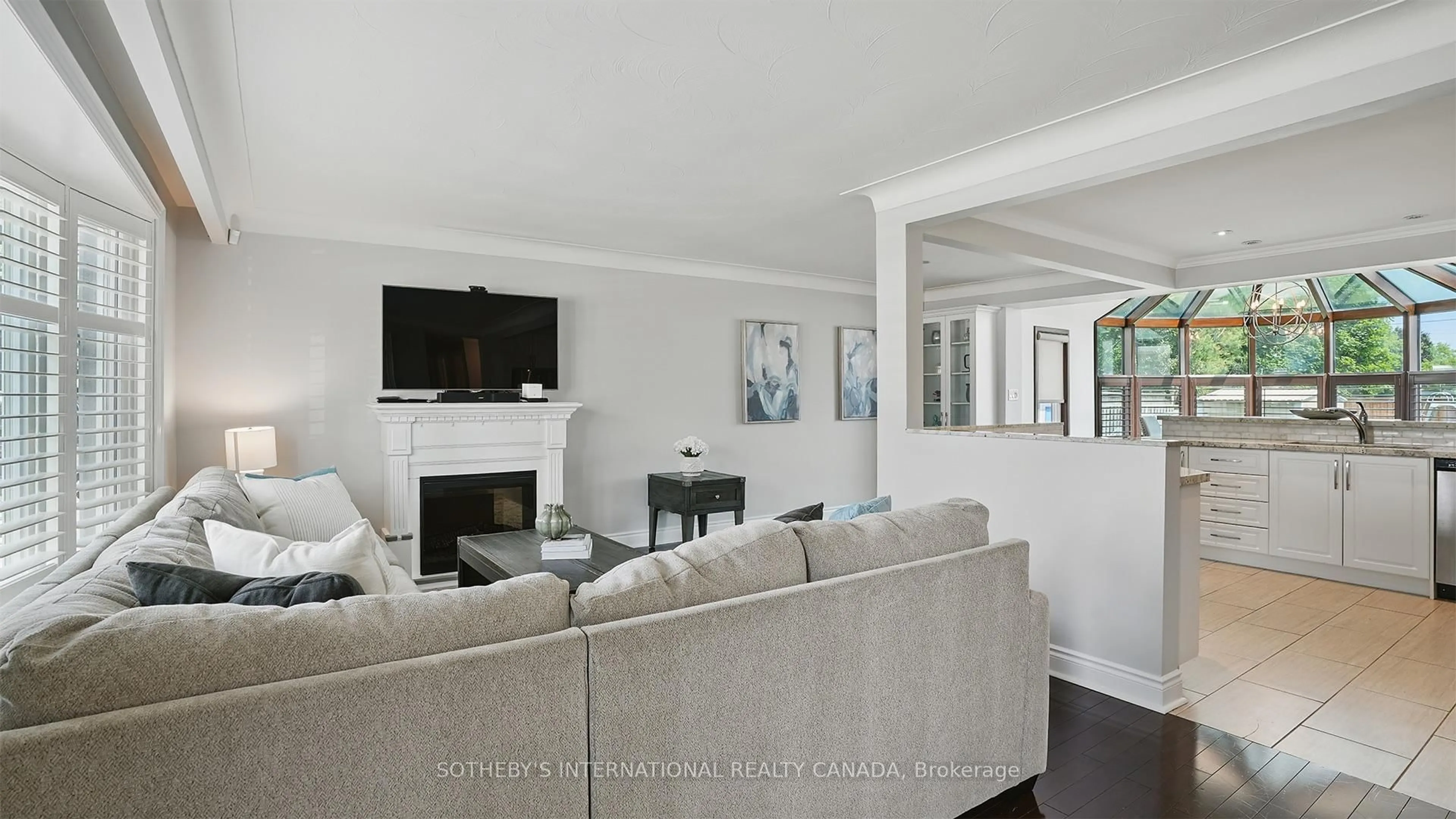 Living room with furniture, unknown for 3487 Yale Rd, Mississauga Ontario L5A 2V4