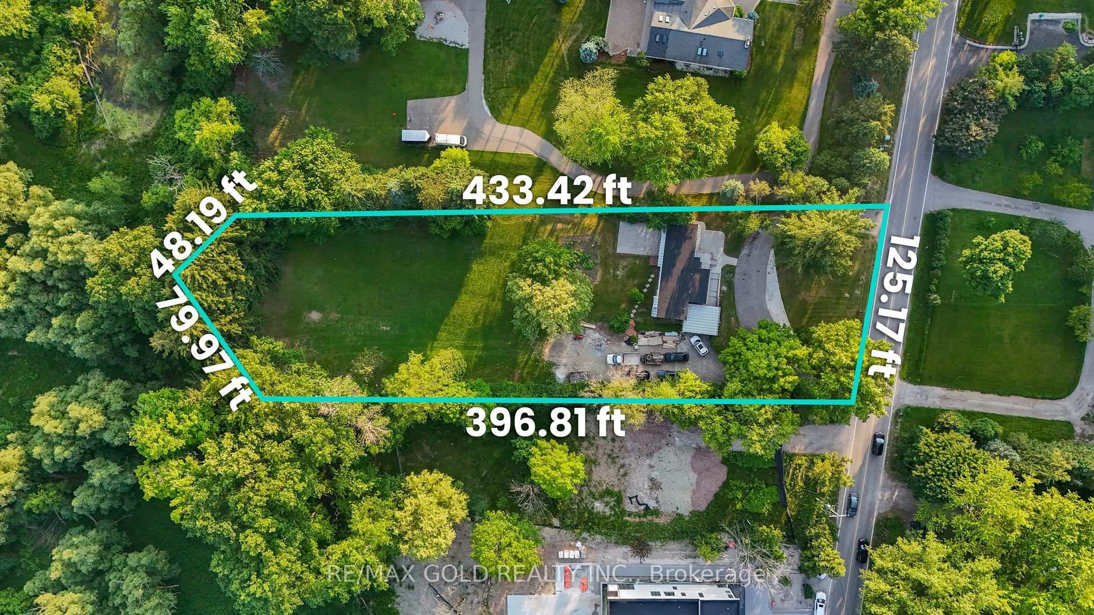 A pic from outside/outdoor area/front of a property/back of a property/a pic from drone, street for 8420 Creditview Rd, Brampton Ontario L6Y 0G3