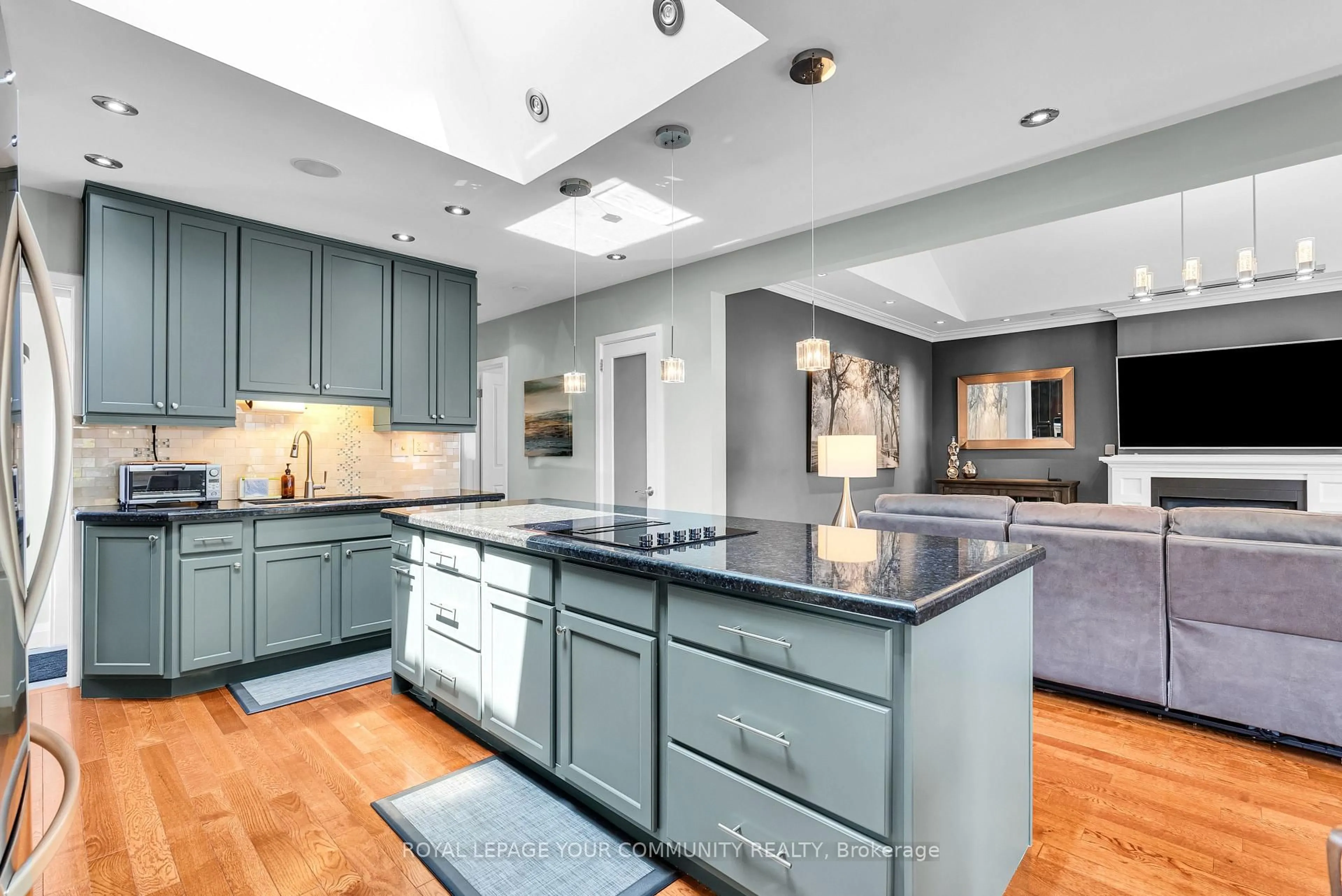 Contemporary kitchen, unknown for 10 Connie St, Toronto Ontario M6L 2J1