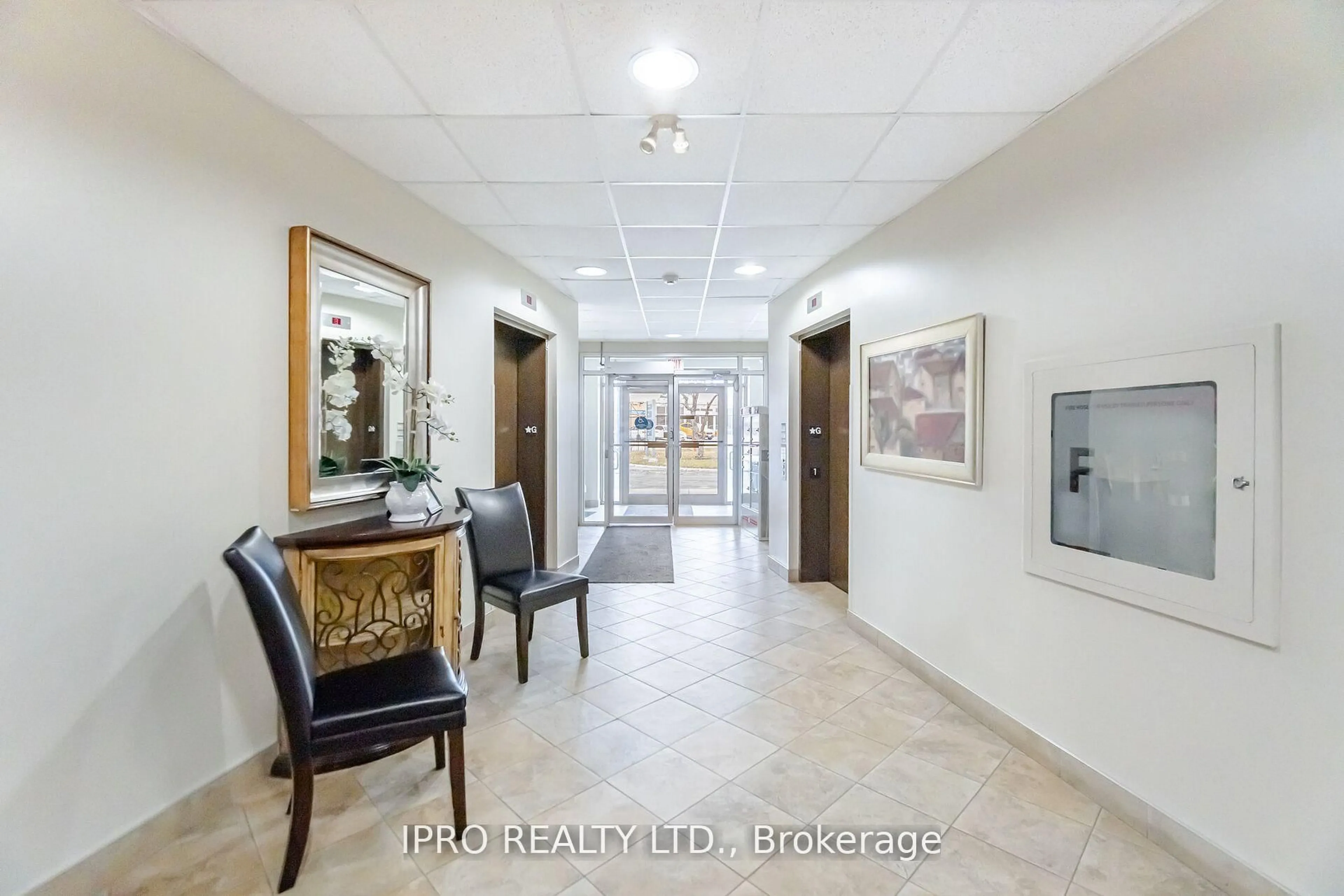 Indoor foyer for 443 Centennial Forest Dr #PH 408, Milton Ontario L9T 6A1