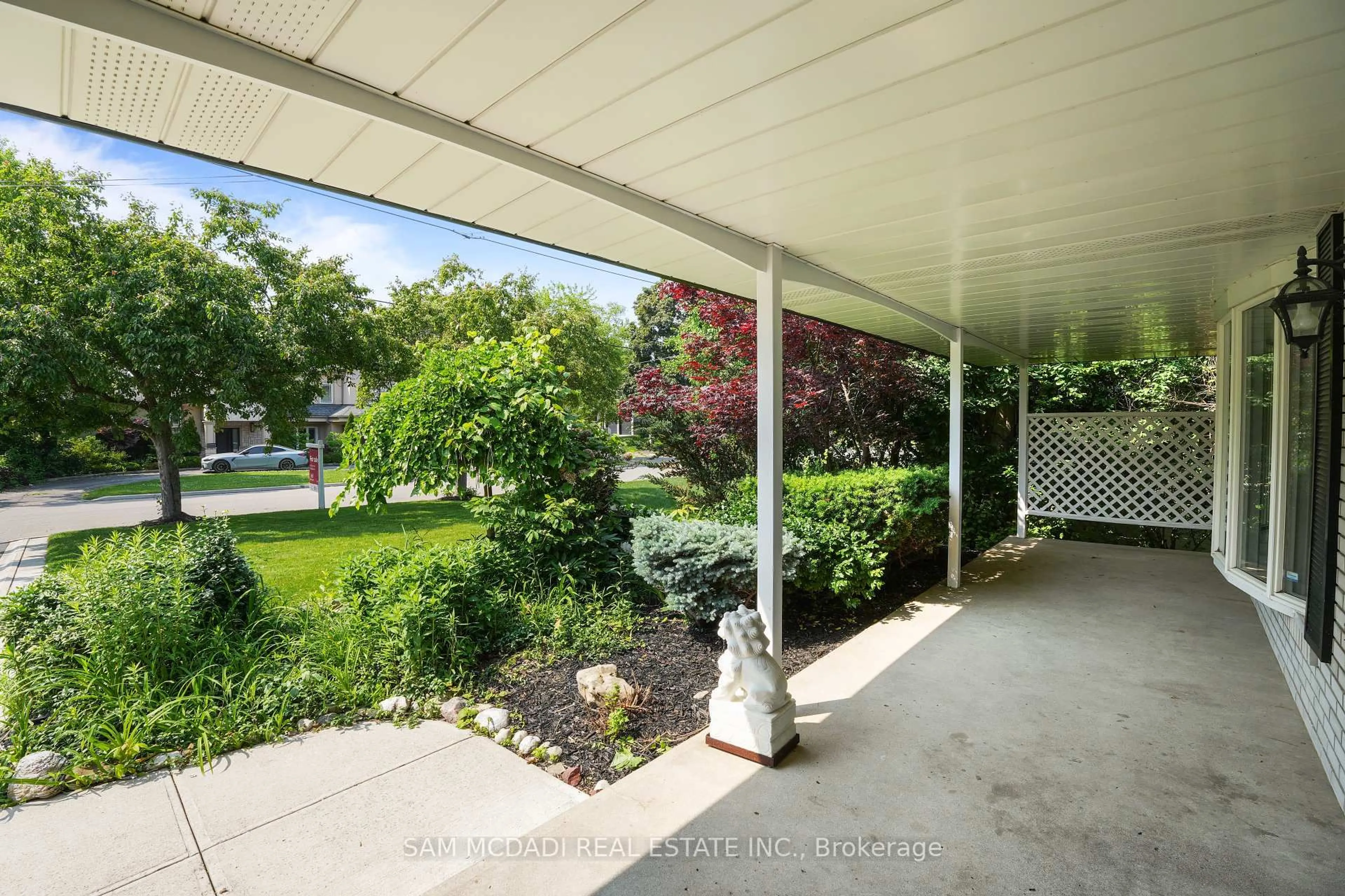 Patio, street for 2035 Lorelei Rd, Mississauga Ontario L5A 1C1