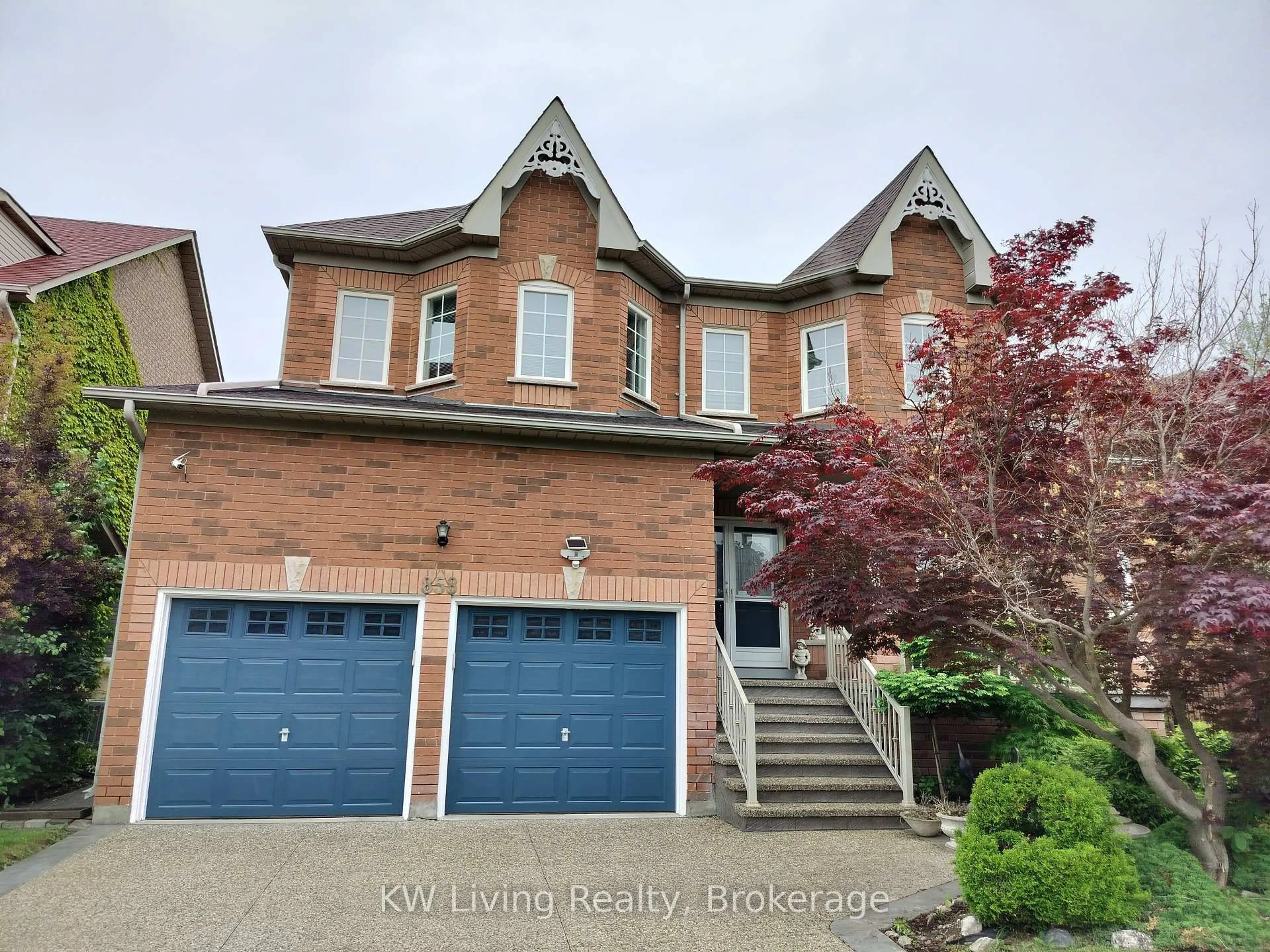 Home with brick exterior material, street for 858 Silverthorn Mill Ave, Mississauga Ontario L5W 1B1