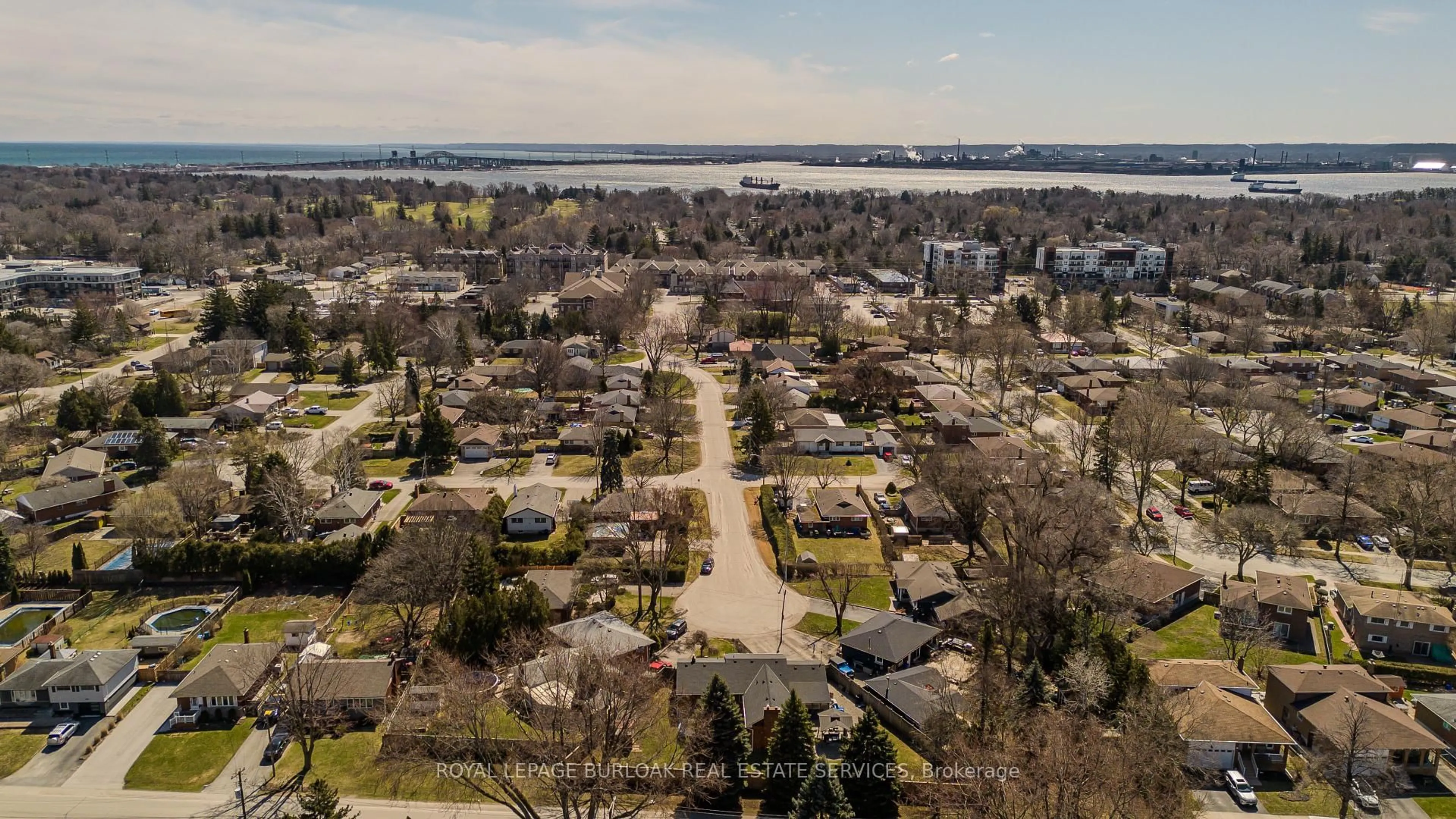A pic from outside/outdoor area/front of a property/back of a property/a pic from drone, water/lake/river/ocean view for 1100 Dovercourt Ave, Burlington Ontario L7T 3C5