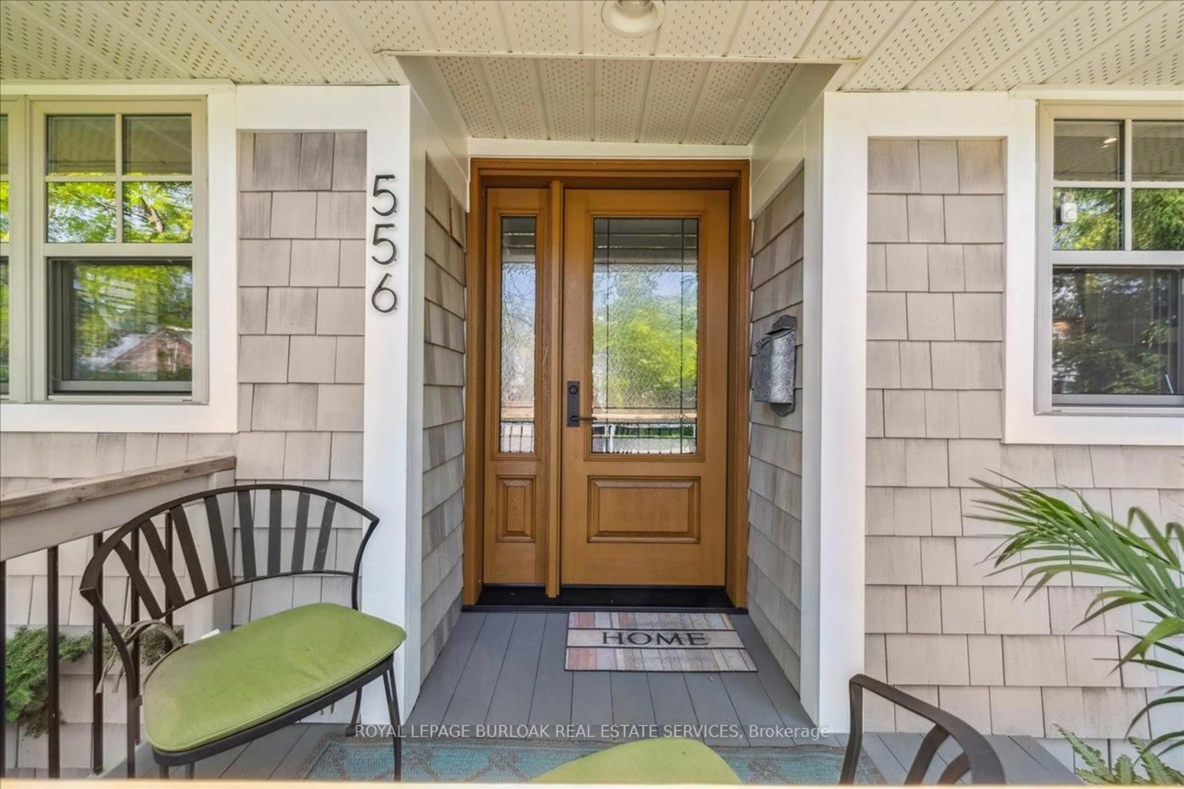 Indoor entryway for 556 Hager Ave, Burlington Ontario L7S 1P5