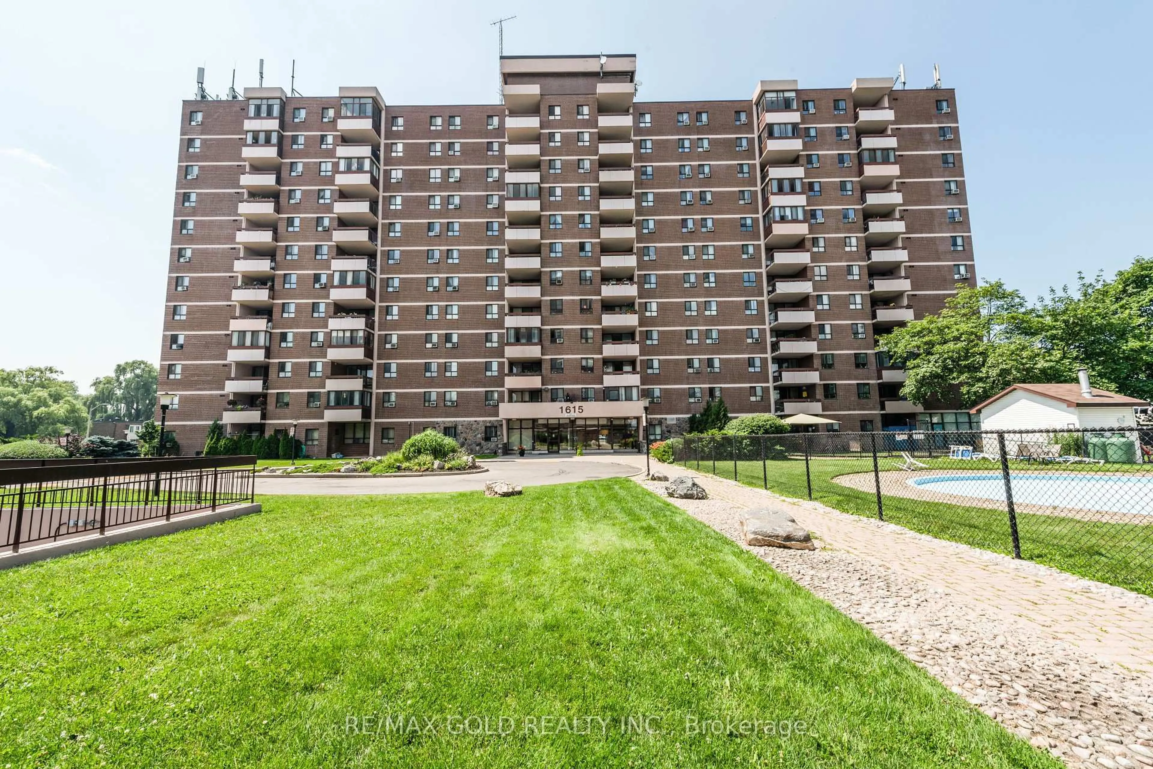 Patio, unknown for 1615 Bloor St #210, Mississauga Ontario M9C 1E8