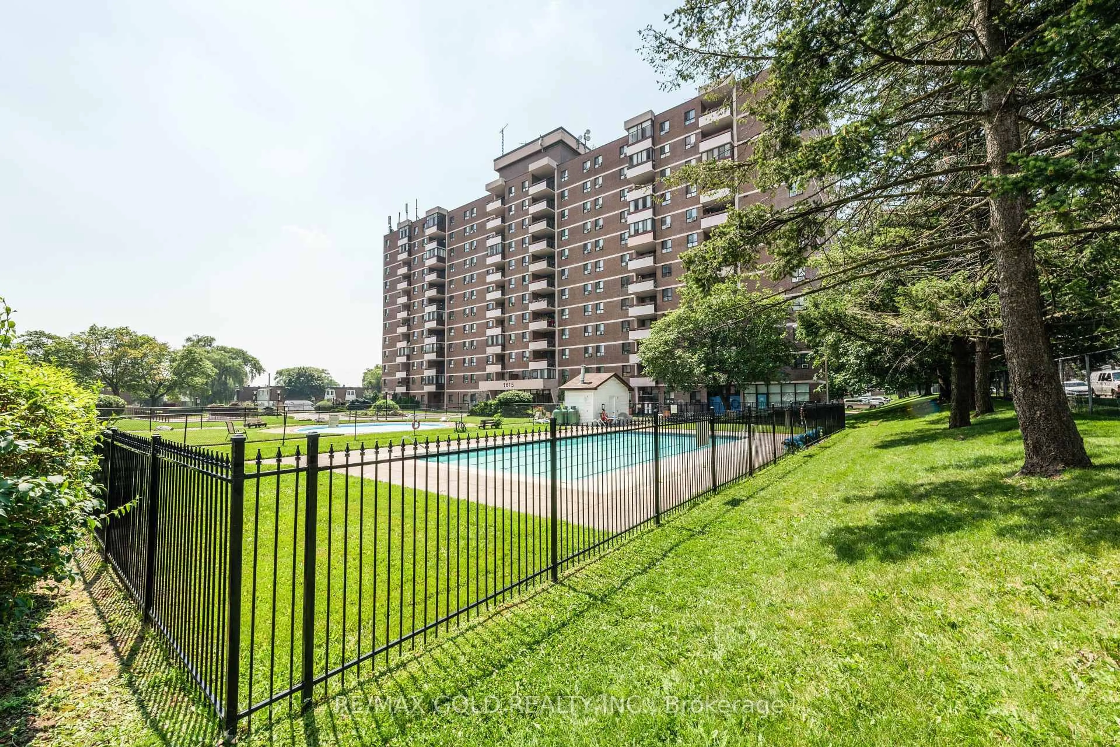 Pool for 1615 Bloor St #210, Mississauga Ontario M9C 1E8
