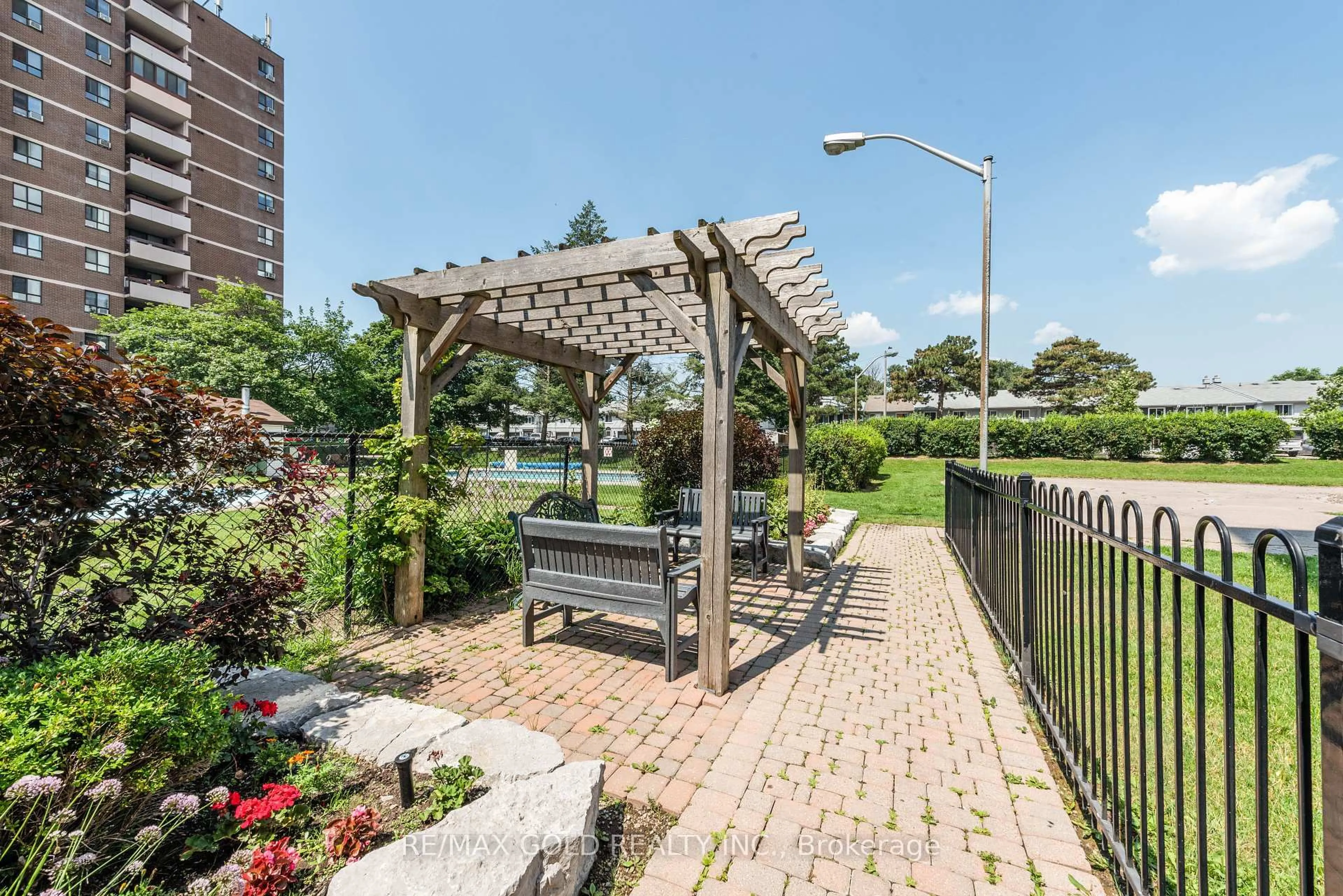 Patio, water/lake/river/ocean view for 1615 Bloor St #210, Mississauga Ontario M9C 1E8