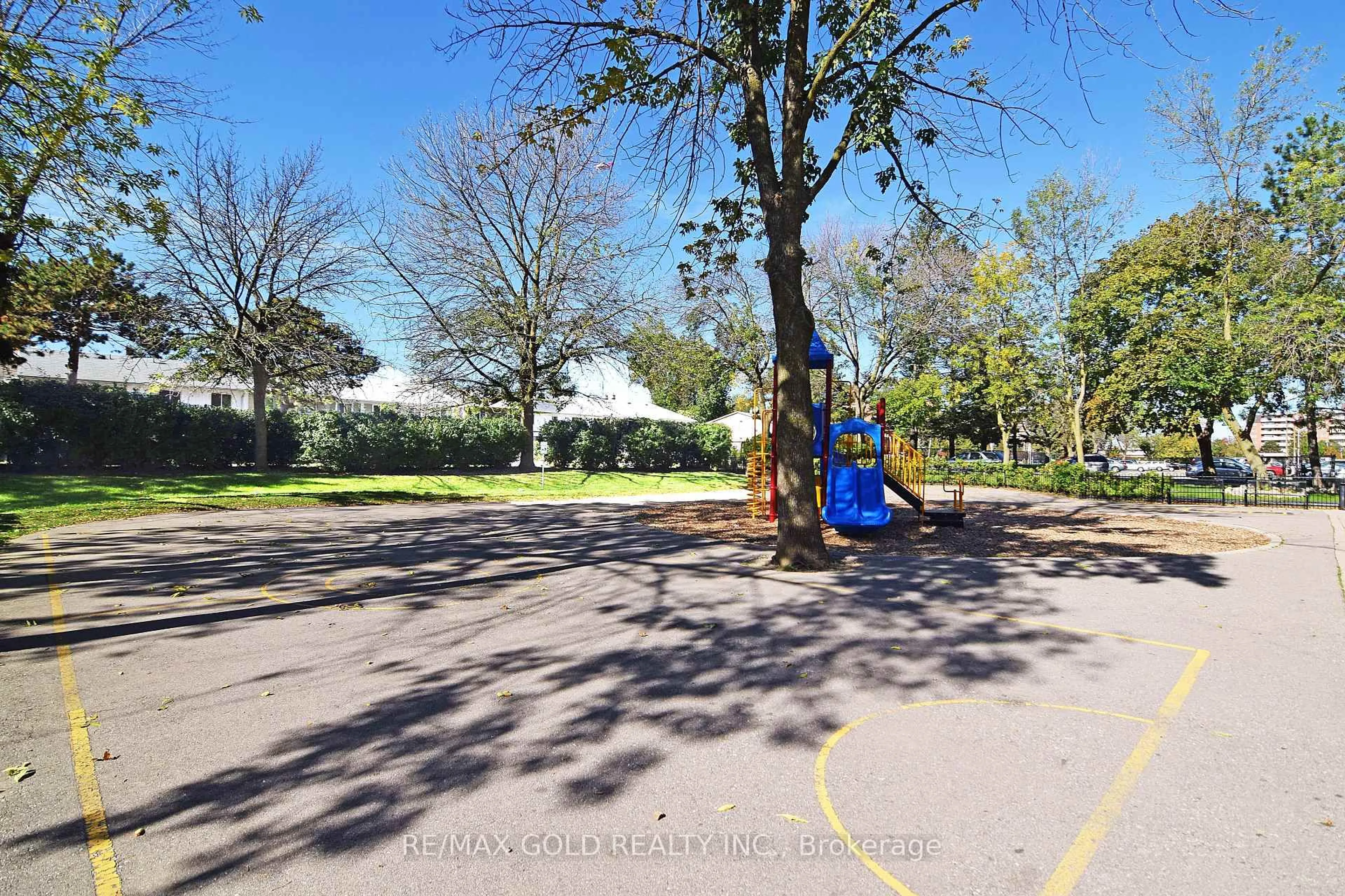A pic from outside/outdoor area/front of a property/back of a property/a pic from drone, street for 1615 Bloor St #210, Mississauga Ontario M9C 1E8