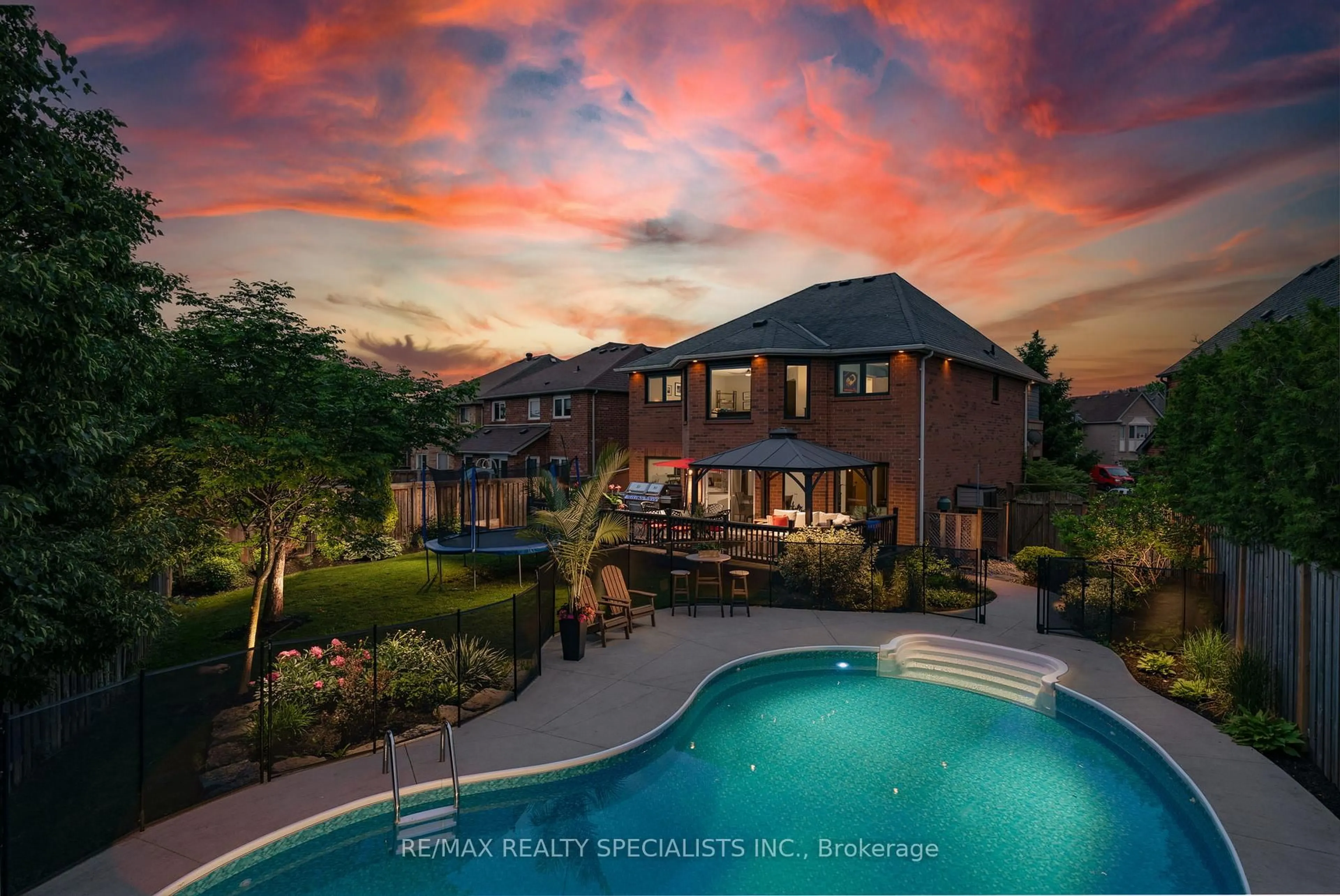 A pic from outside/outdoor area/front of a property/back of a property/a pic from drone, water/lake/river/ocean view for 28 Harriet St, Halton Hills Ontario L7G 5W7