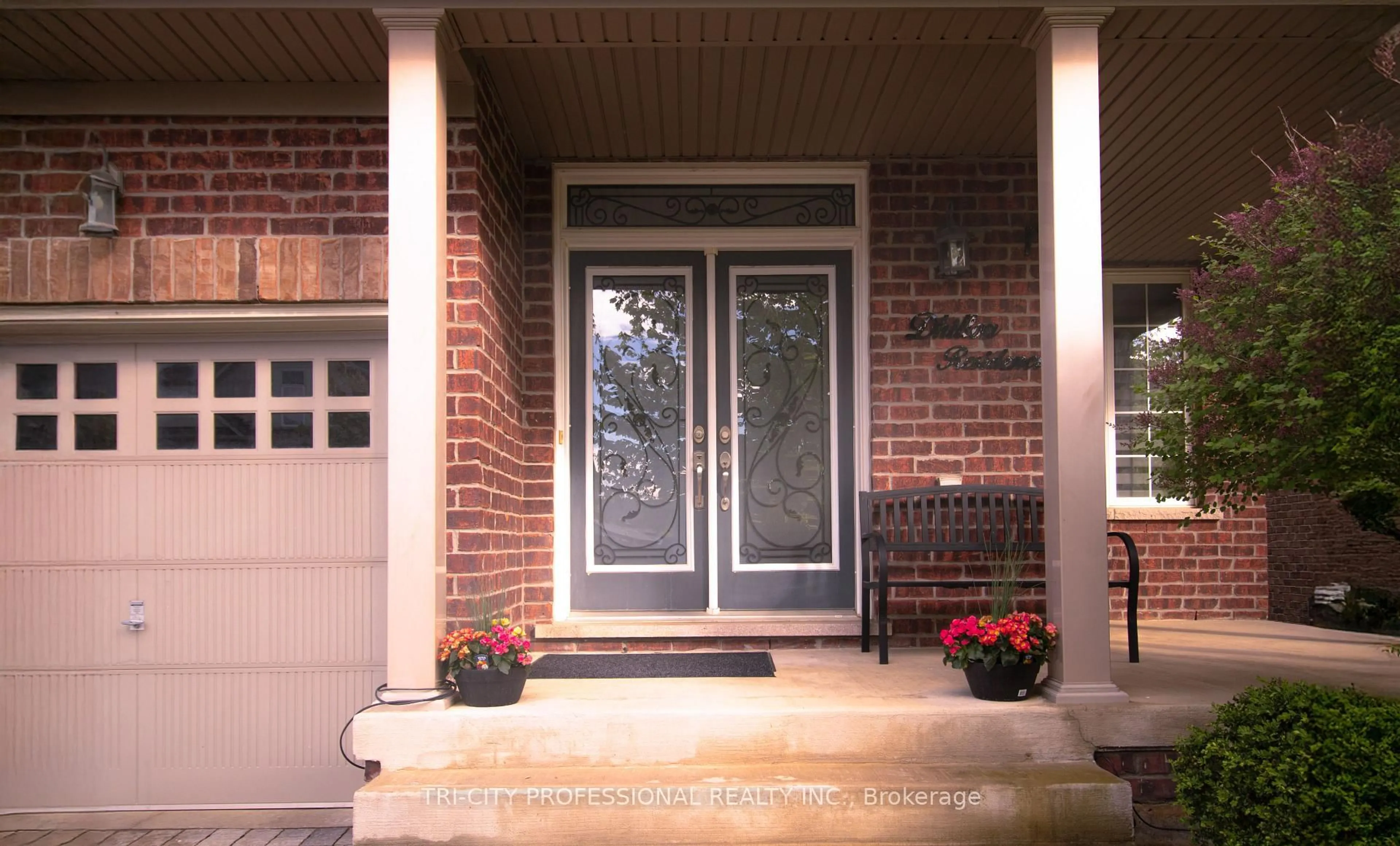 Indoor entryway for 23 Larson Peak Rd, Caledon Ontario L7C 3P7