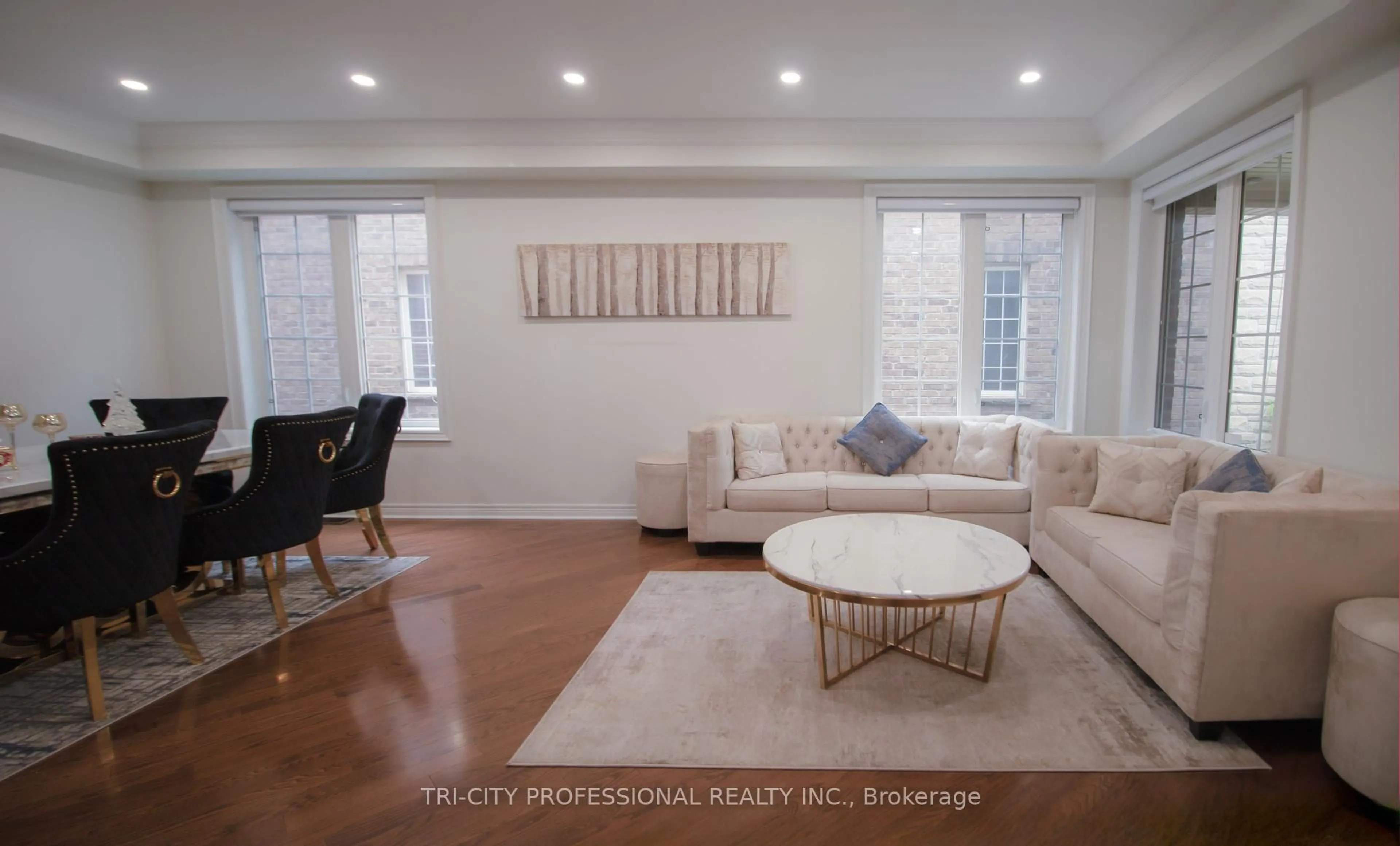 Living room with furniture, unknown for 23 Larson Peak Rd, Caledon Ontario L7C 3P7