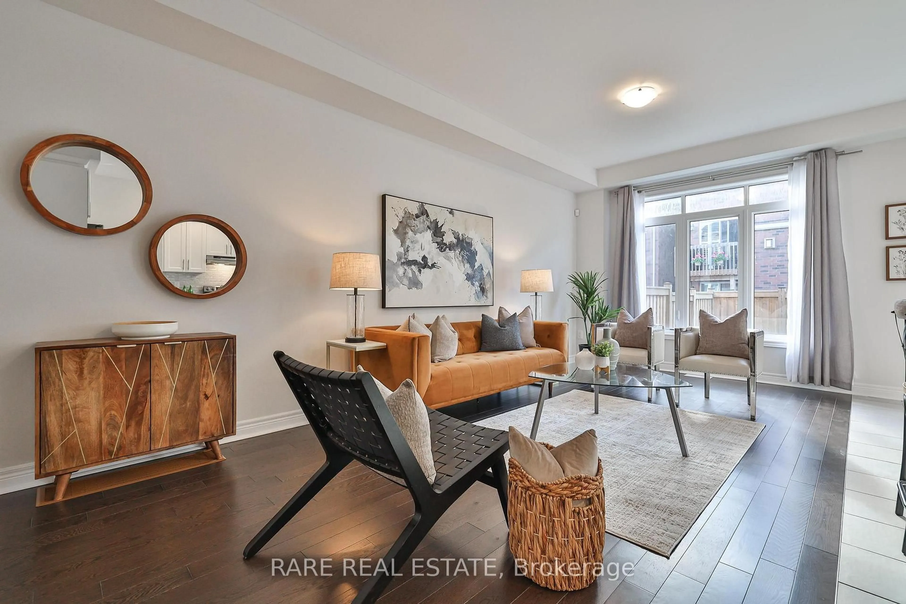 Living room with furniture, unknown for 125 Marigold Gdns, Oakville Ontario L6H 0Y1