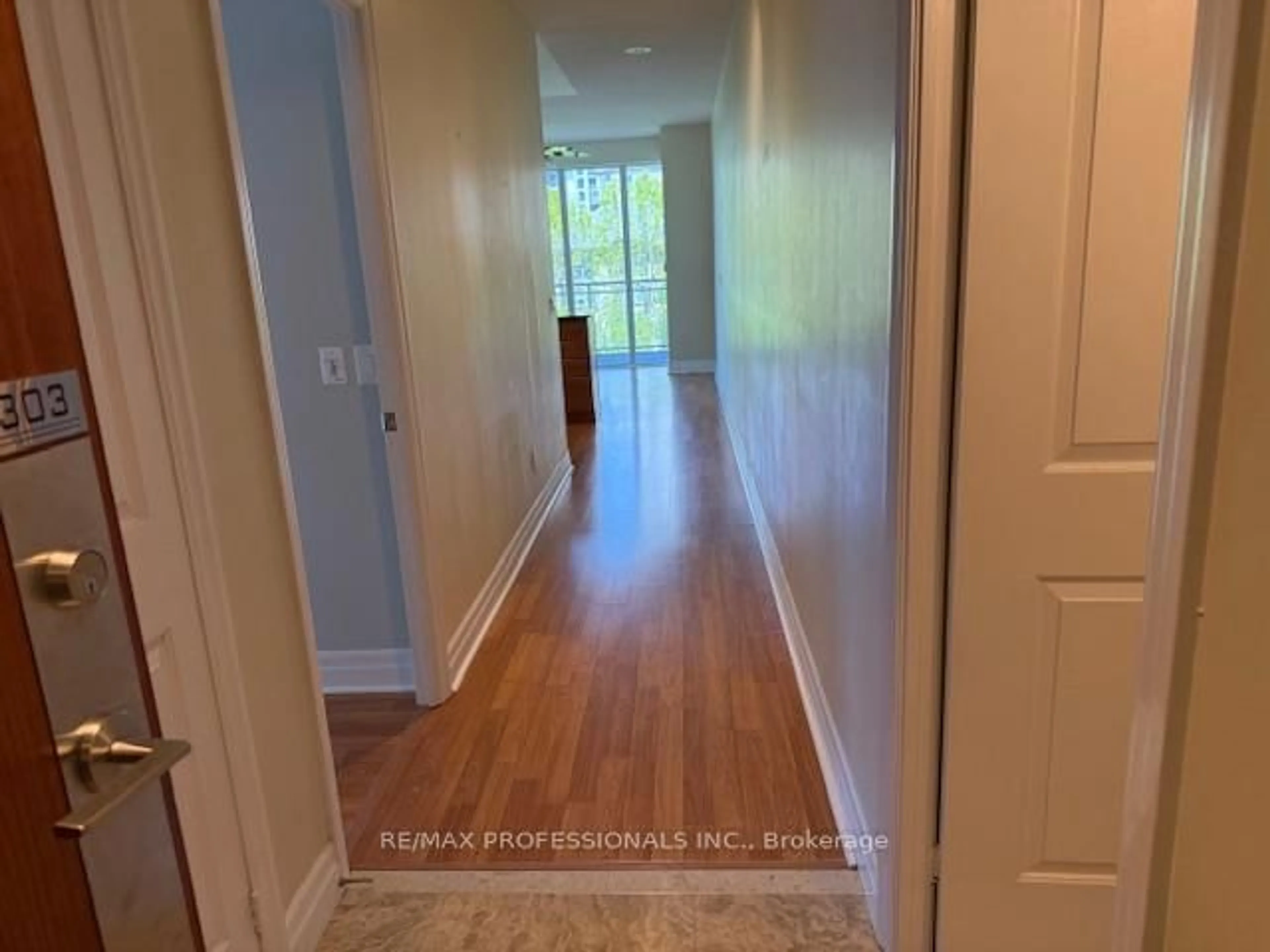 Indoor entryway for 58 Marine Parade Dr #303, Toronto Ontario M8V 0A3