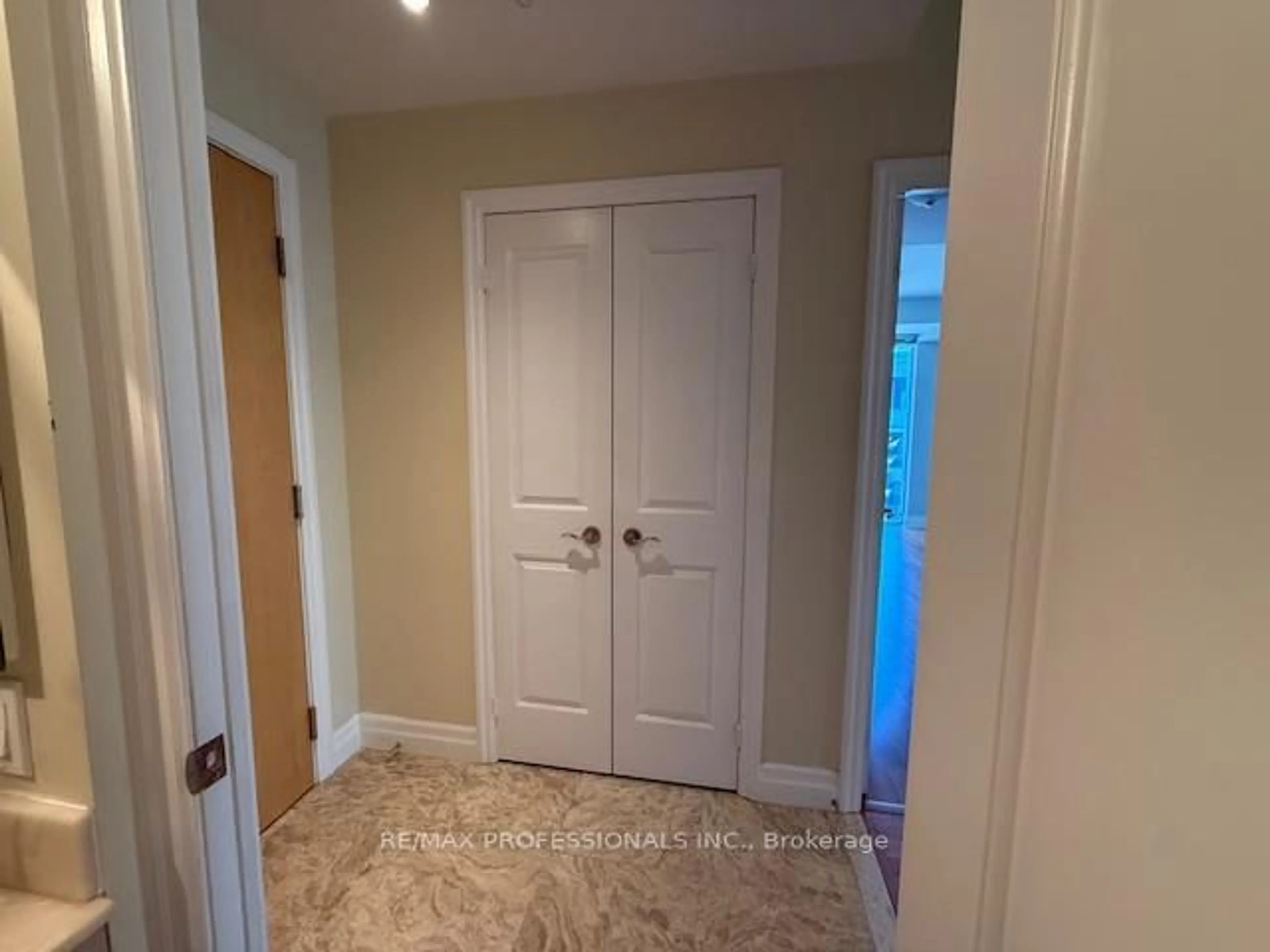 Indoor entryway for 58 Marine Parade Dr #303, Toronto Ontario M8V 0A3