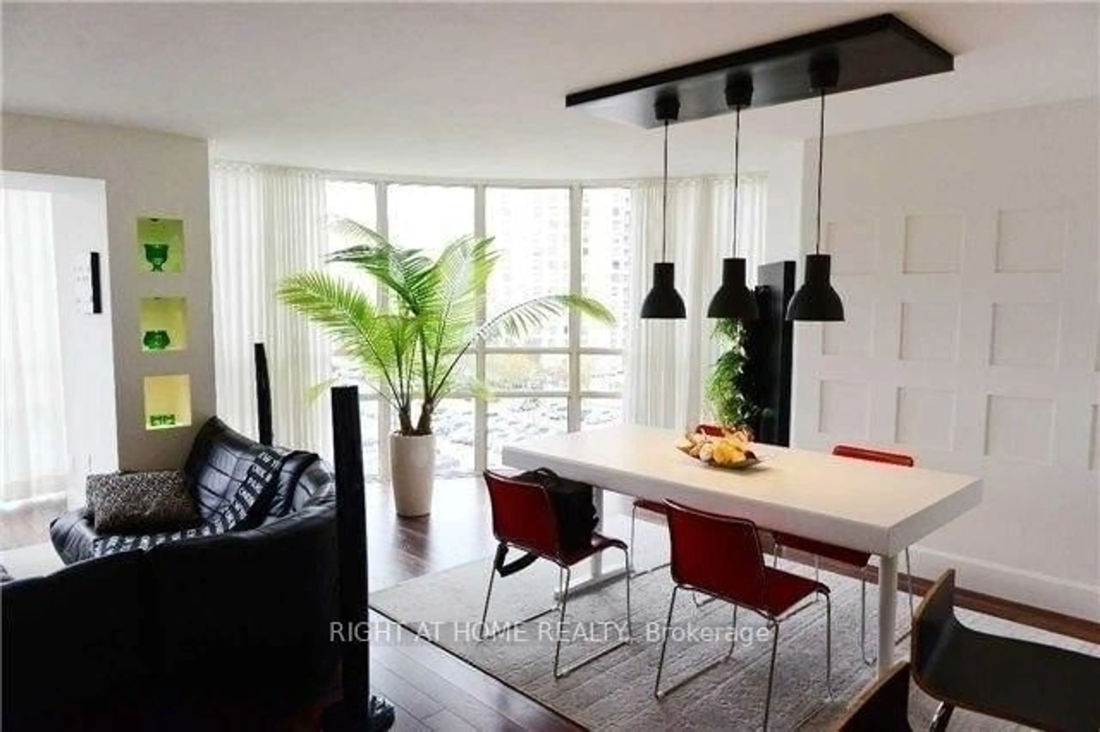 Dining room, unknown for 50 Eglinton Ave #505, Mississauga Ontario L5R 3P5