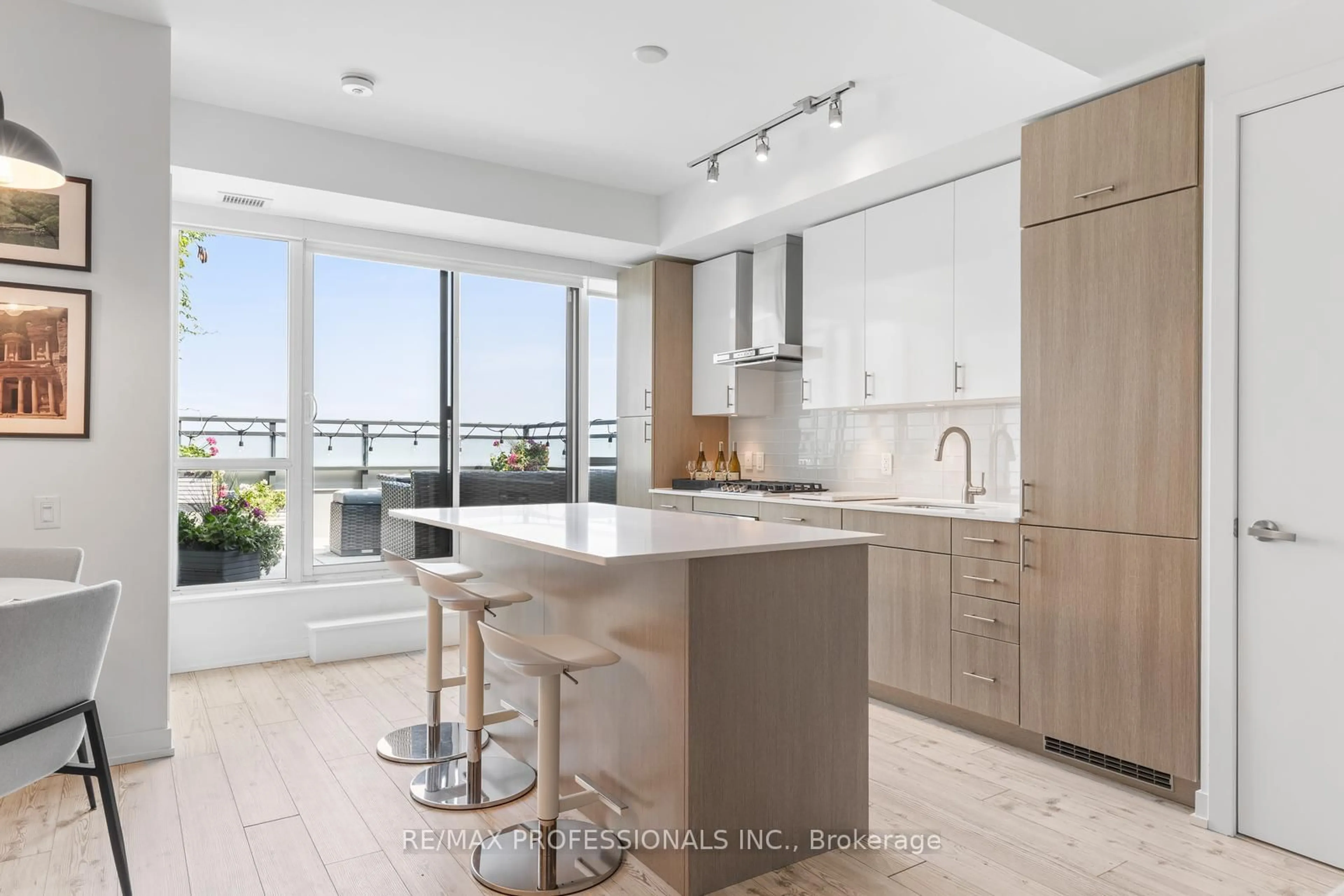 Open concept kitchen, unknown for 38 Howard Park #714, Toronto Ontario M6R 0A7
