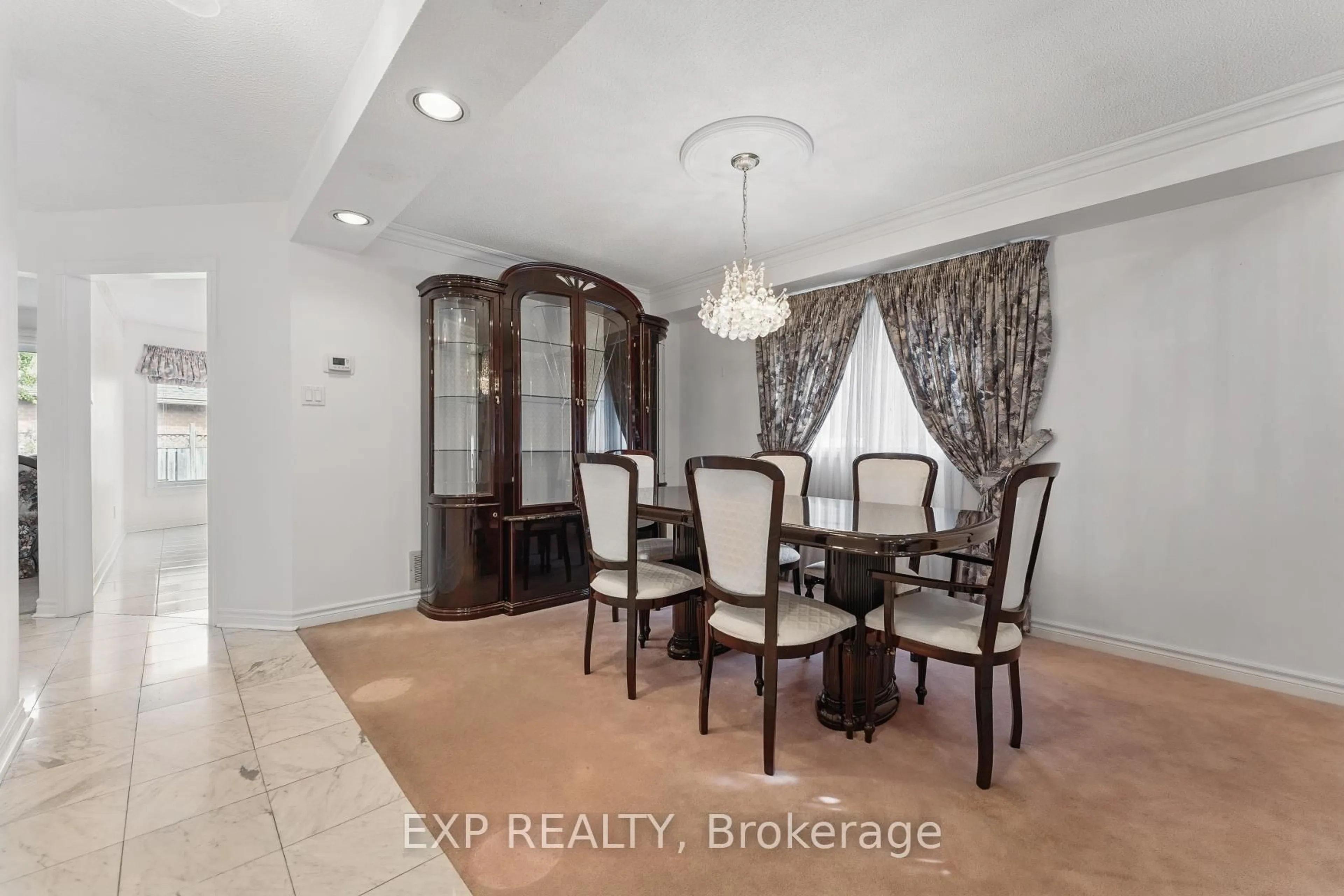 Dining room, ceramic/tile floor for 5016 Natkarni Cres, Mississauga Ontario L5V 1L2