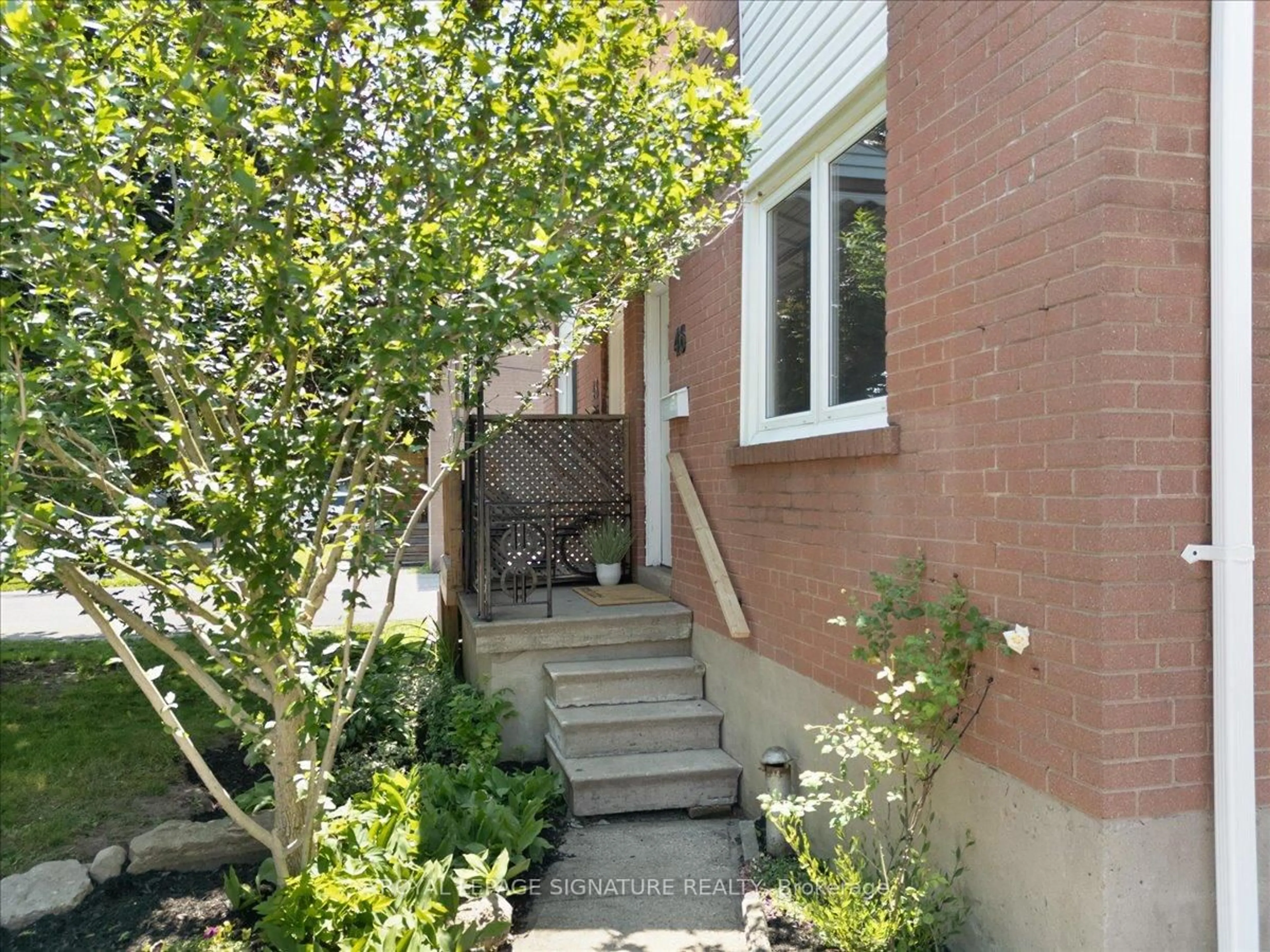 Unknown for 46 Van Stassen Blvd, Toronto Ontario M6S 2N5