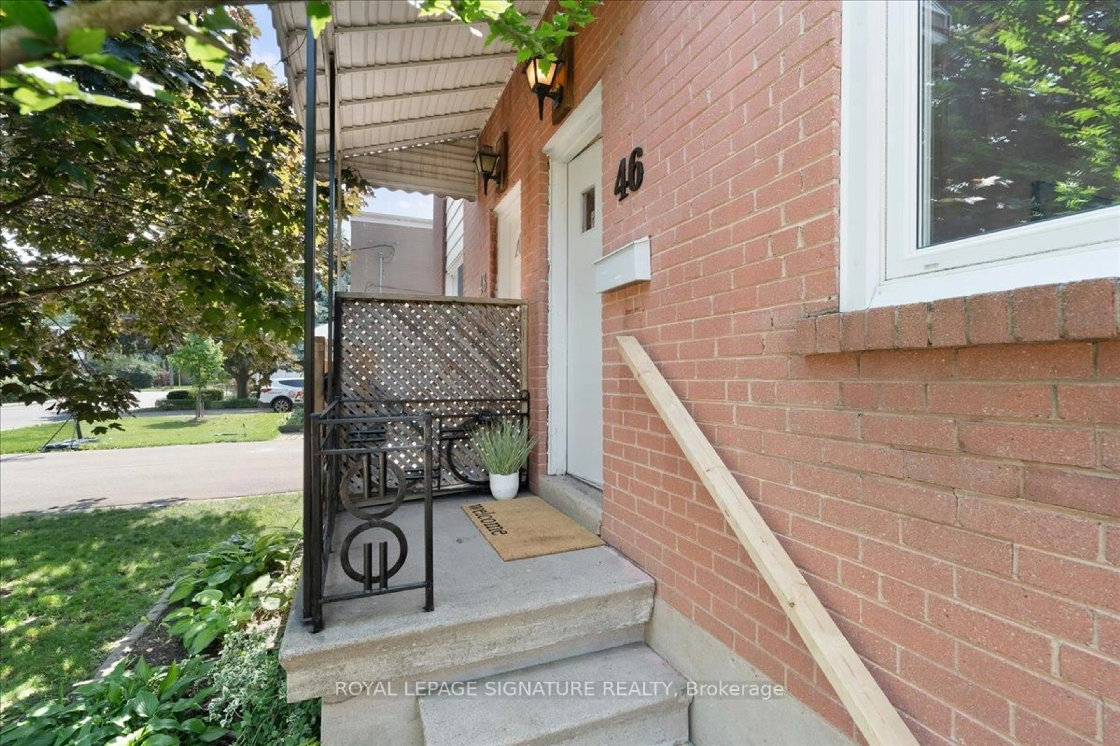 Unknown for 46 Van Stassen Blvd, Toronto Ontario M6S 2N5