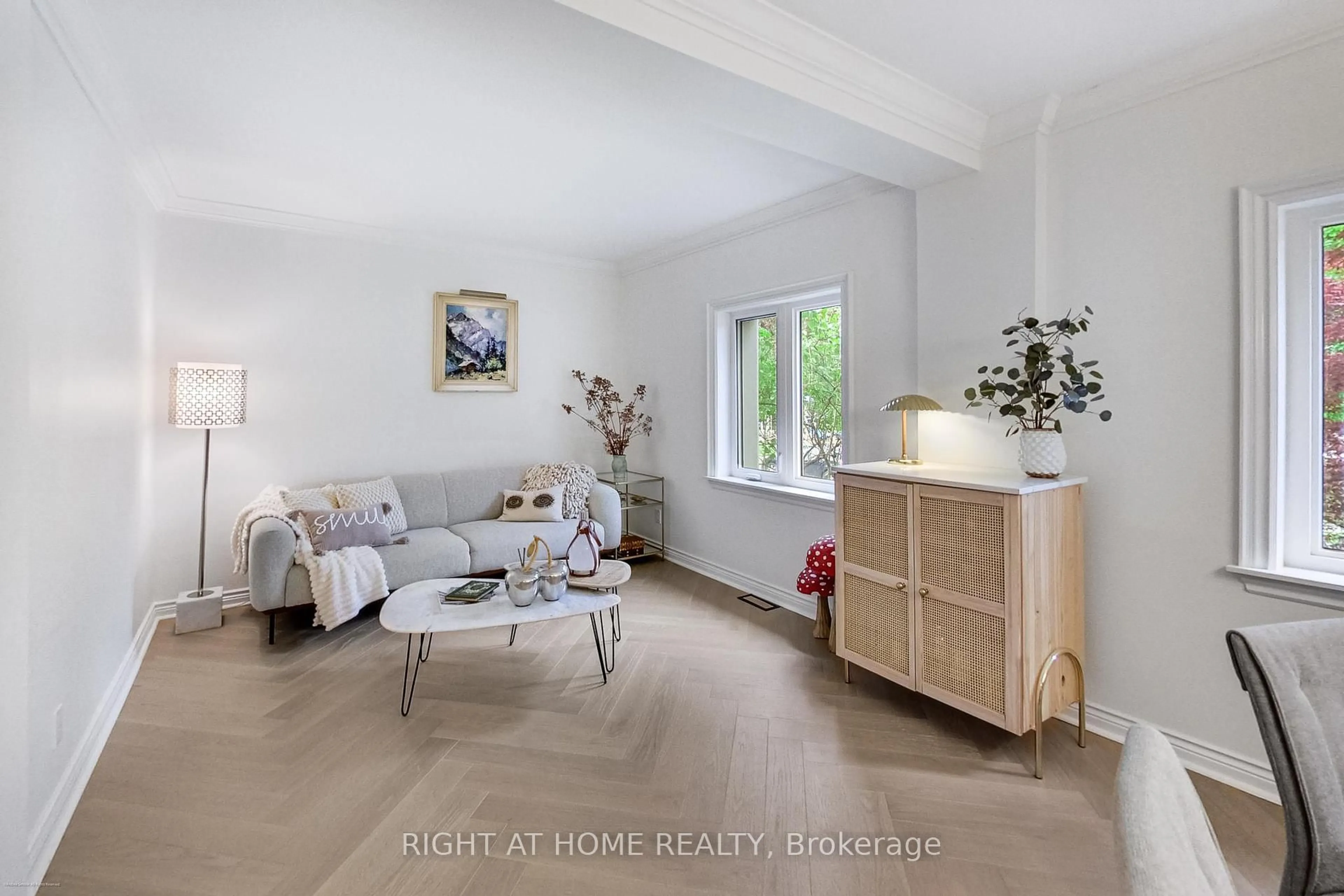 Living room with furniture, unknown for 69 Lilac Ave, Toronto Ontario M9M 1G4